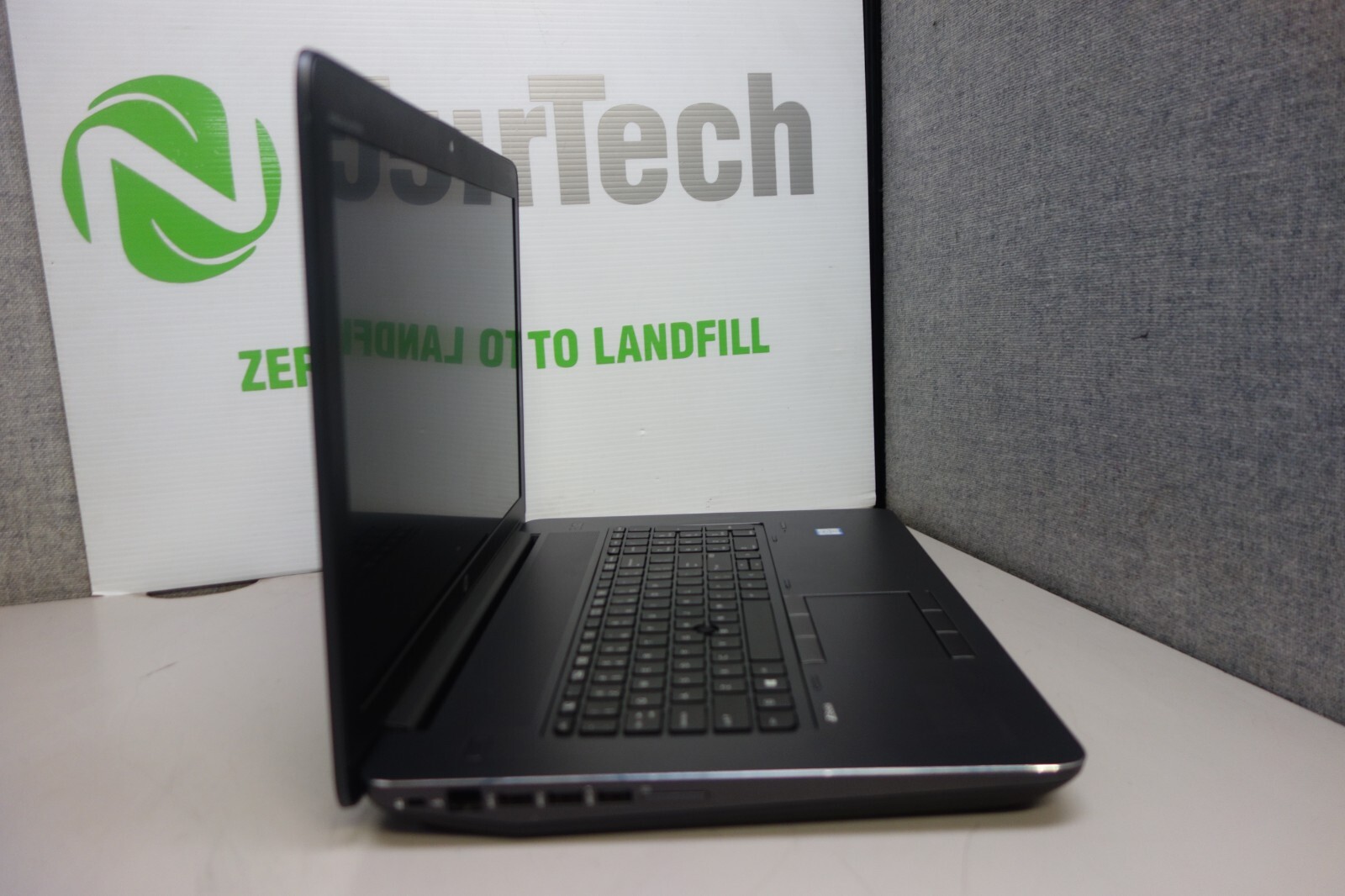 HP ZBook 17 G3 17.3″ i5-6440HQ 2.6GHz 32GB/256GB m2 SSD [NO OS/BTRY] Laptop + AC