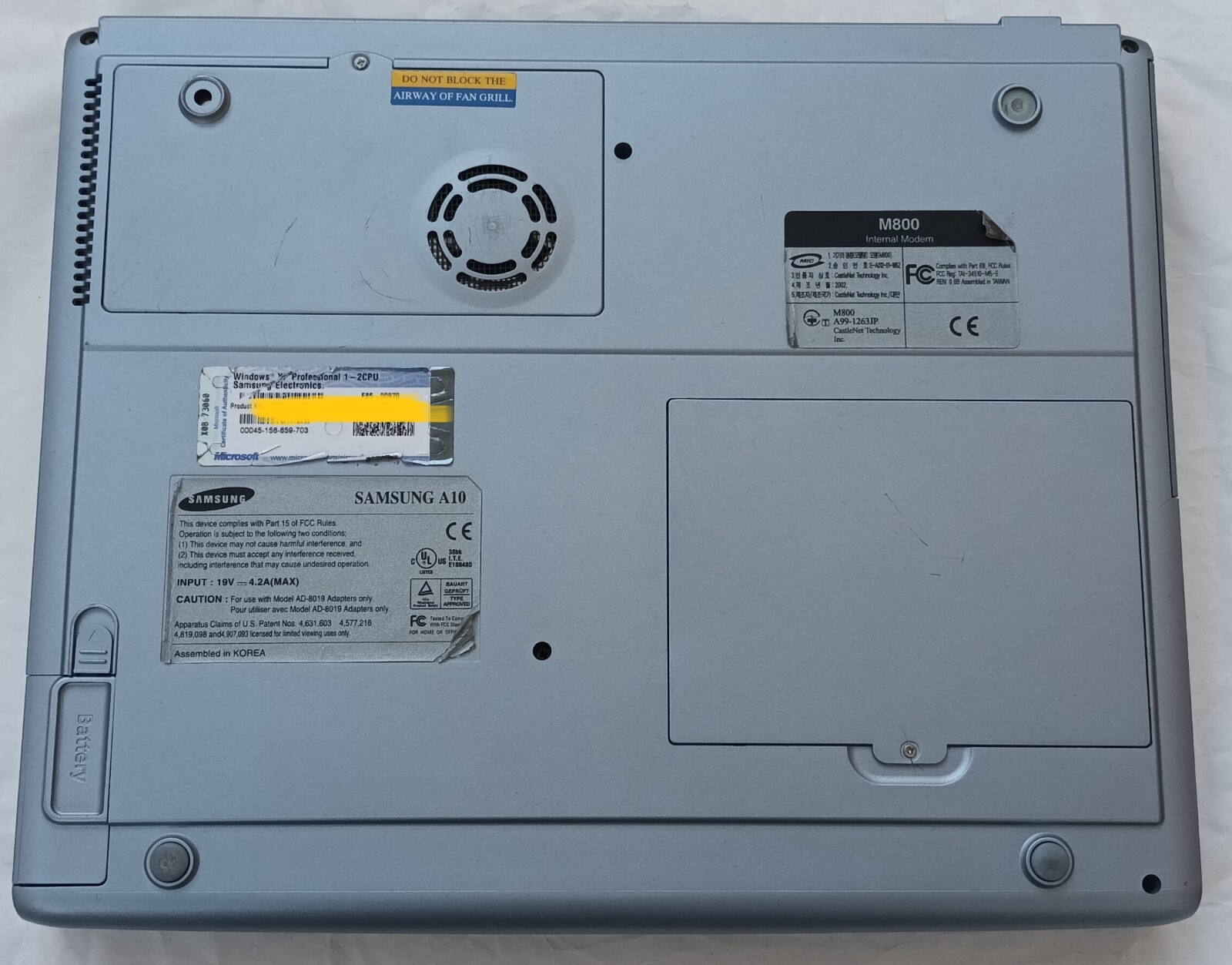 Samsung A10 Laptop 14.1″ 256MB 40GB IDE AMD Duron Windows XP Parallel Floppy CD