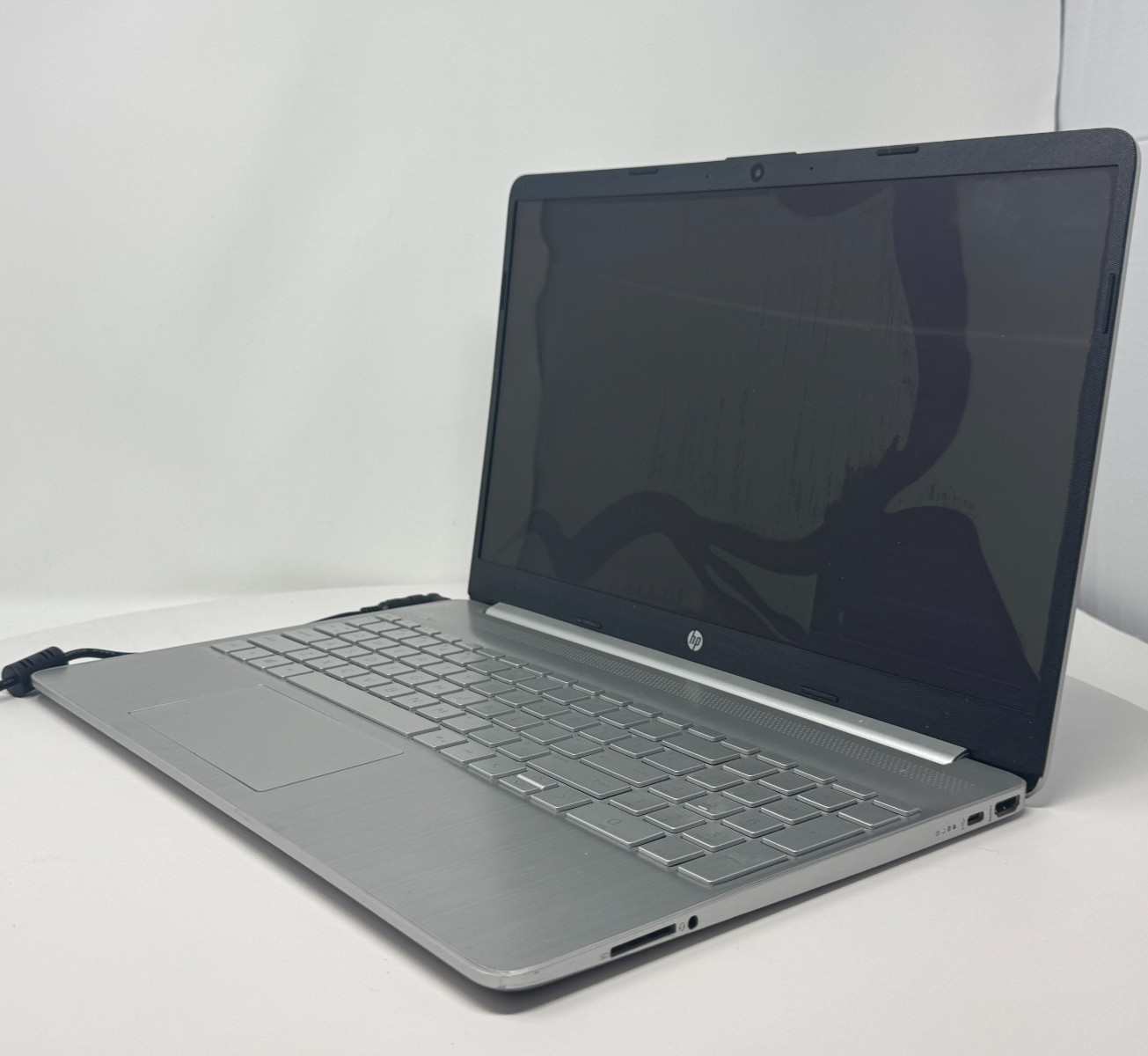 HP 15-ef1044nr Athlon Gold 4GB 128GB SSD For Parts or Repair READ DESCRIPTION