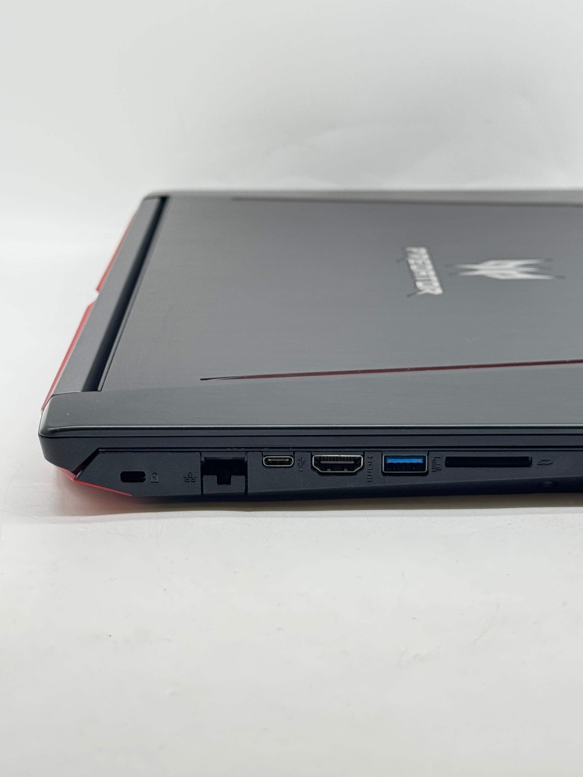 Acer Predator Helios 300 G3-571 15.6″ i7-7700HQ 16GB RAM 256GB SSD Used