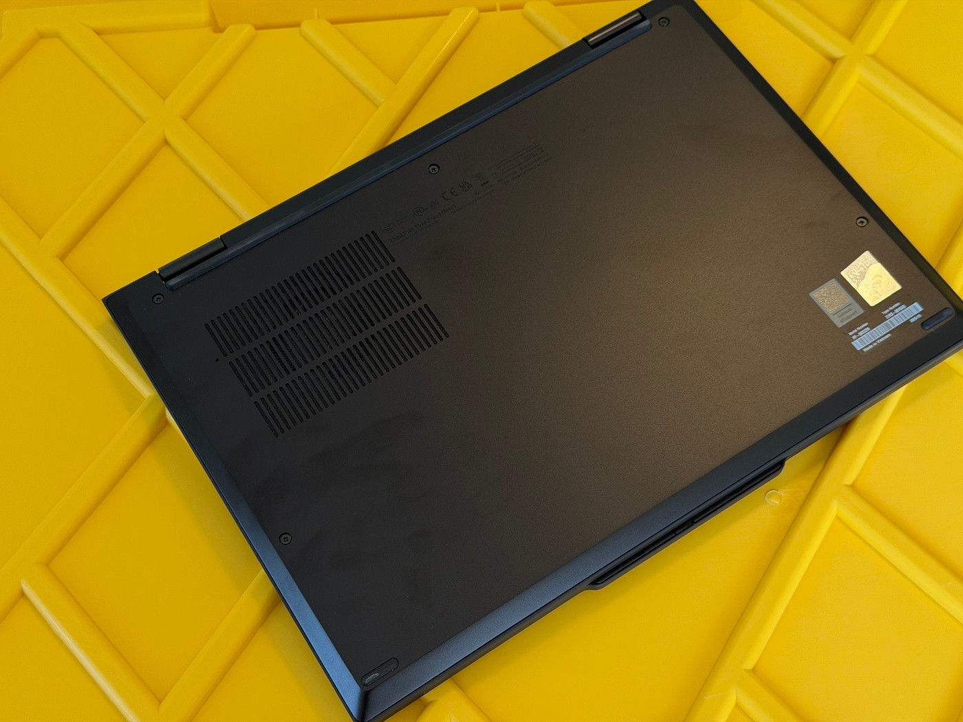 Lenovo 21R30010US ThinkPad T14s 14″ Touchscreen 2-in-1 Notebook