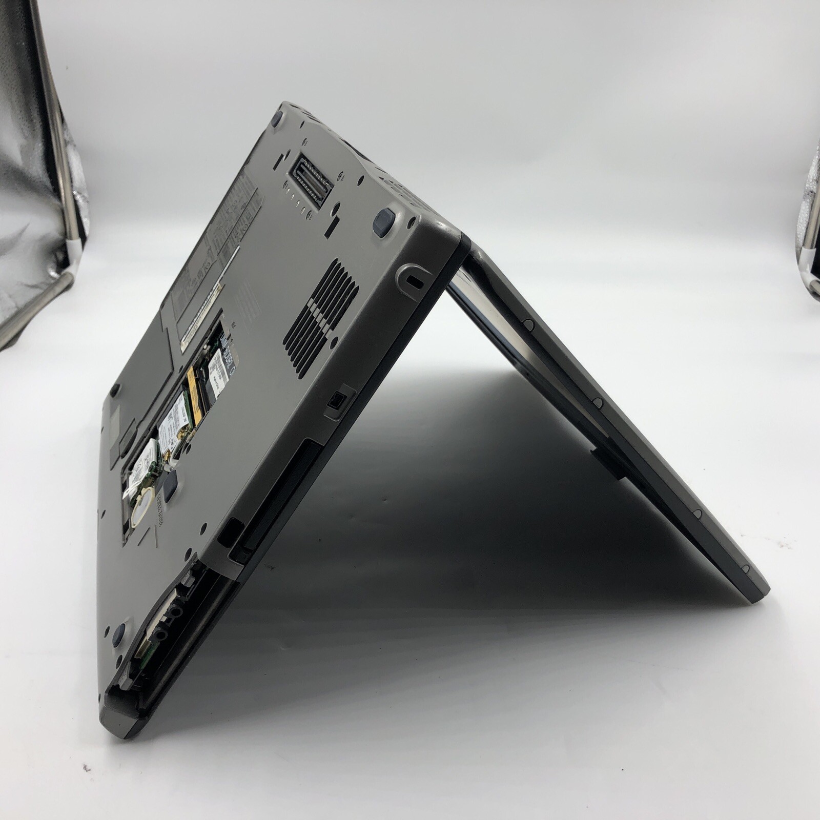 Dell Latitude D520 Intel Core 2 Duo 06F2 1.66GHZ 1GB NO HDD/OS Bad Battery PARTS