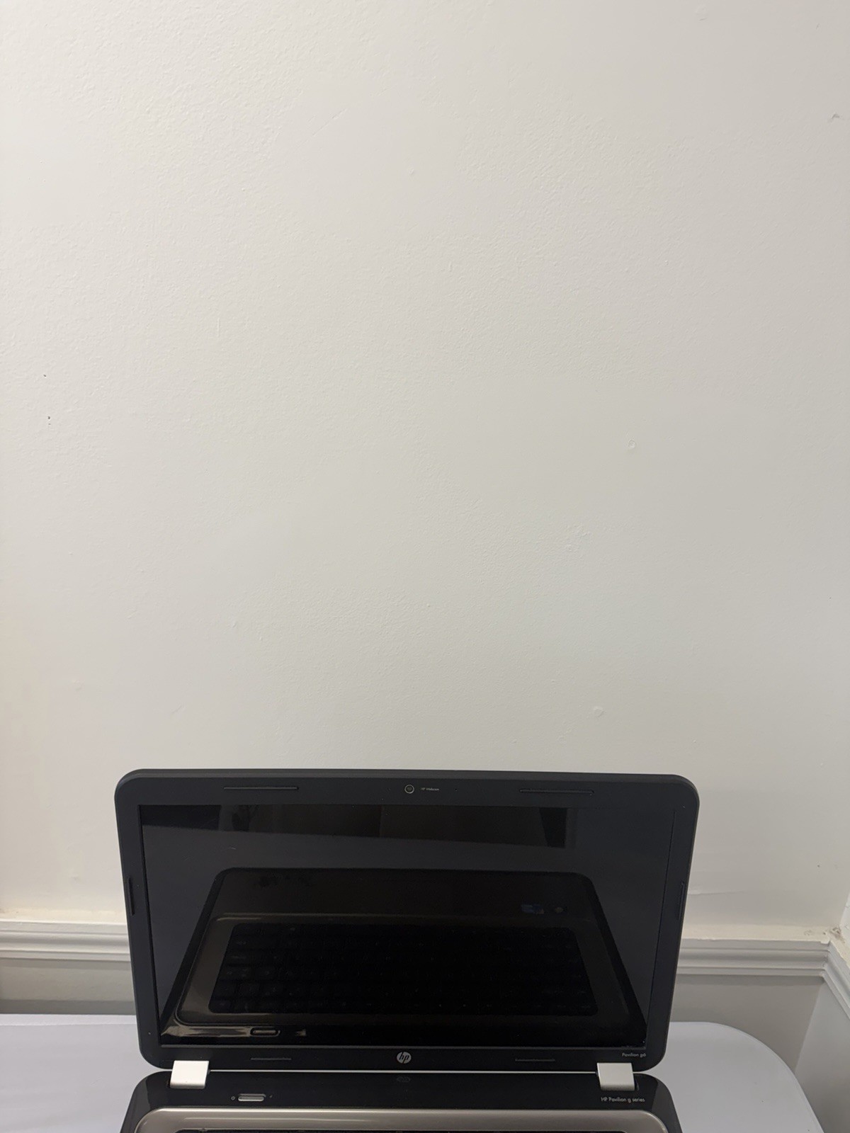 HP Pavillion g6-1a75dx Laptop – Screen Leaking Light – Intel i3-M380 – Read Des