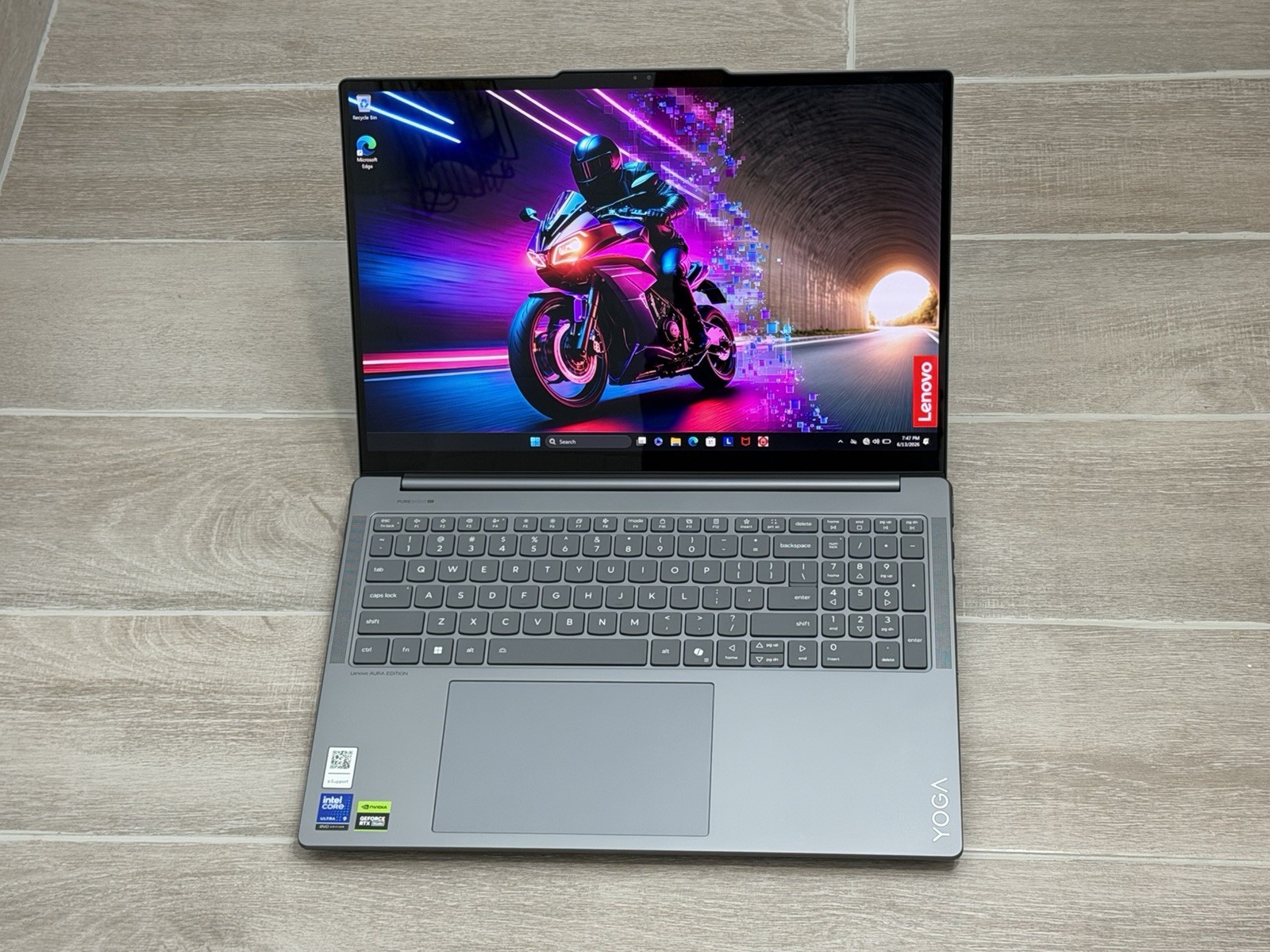 Lenovo Yoga Pro 9 16IAH10 OLED Touch Ultra 9 285H GeForce RTX 5050 32GB RAM 1TB