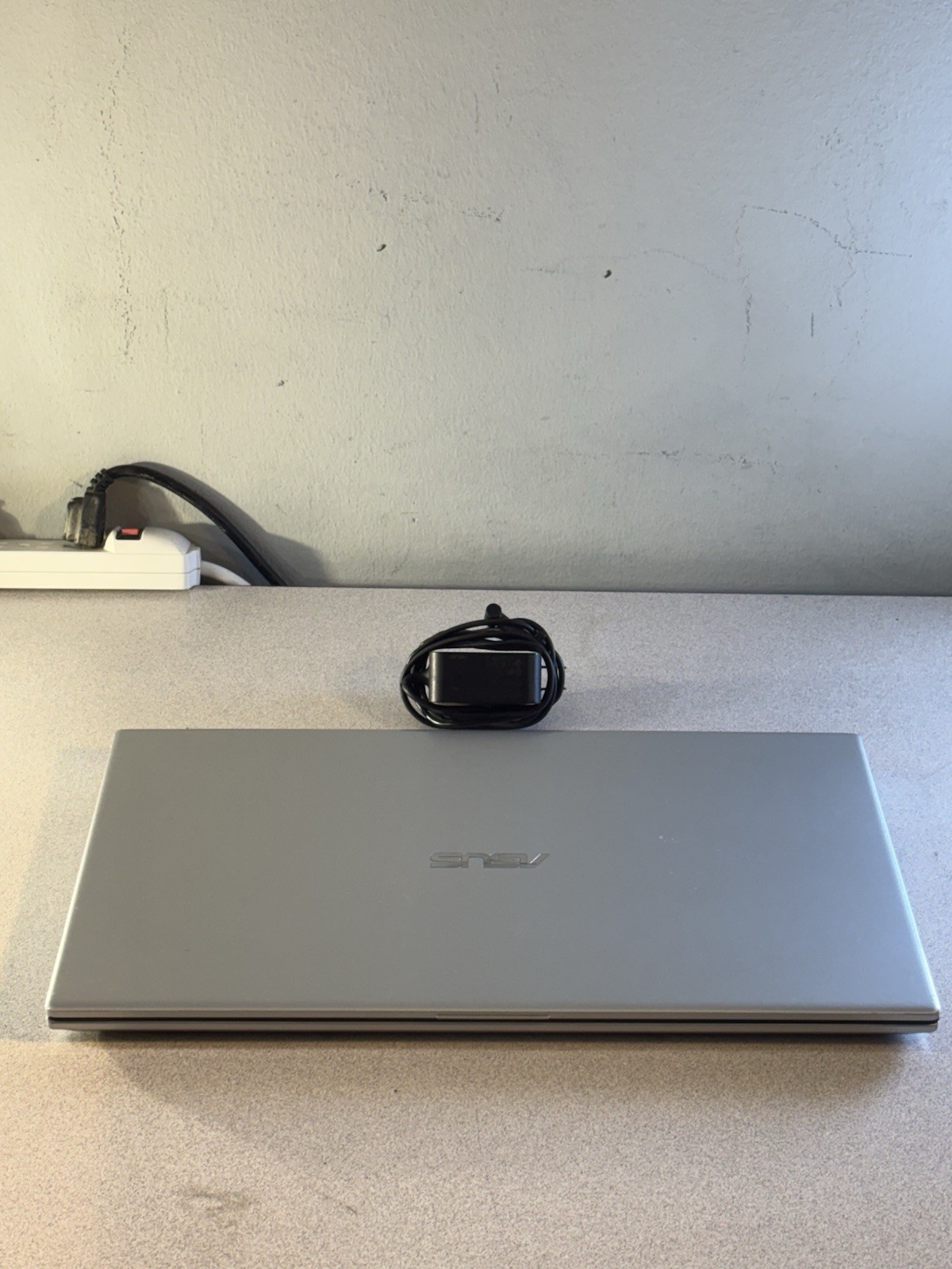 ASUS VivoBook X712A 17.3″ Intel Core i7 1165G7 @ 2.80 GHz 512GB SSD. 8GB RAM,