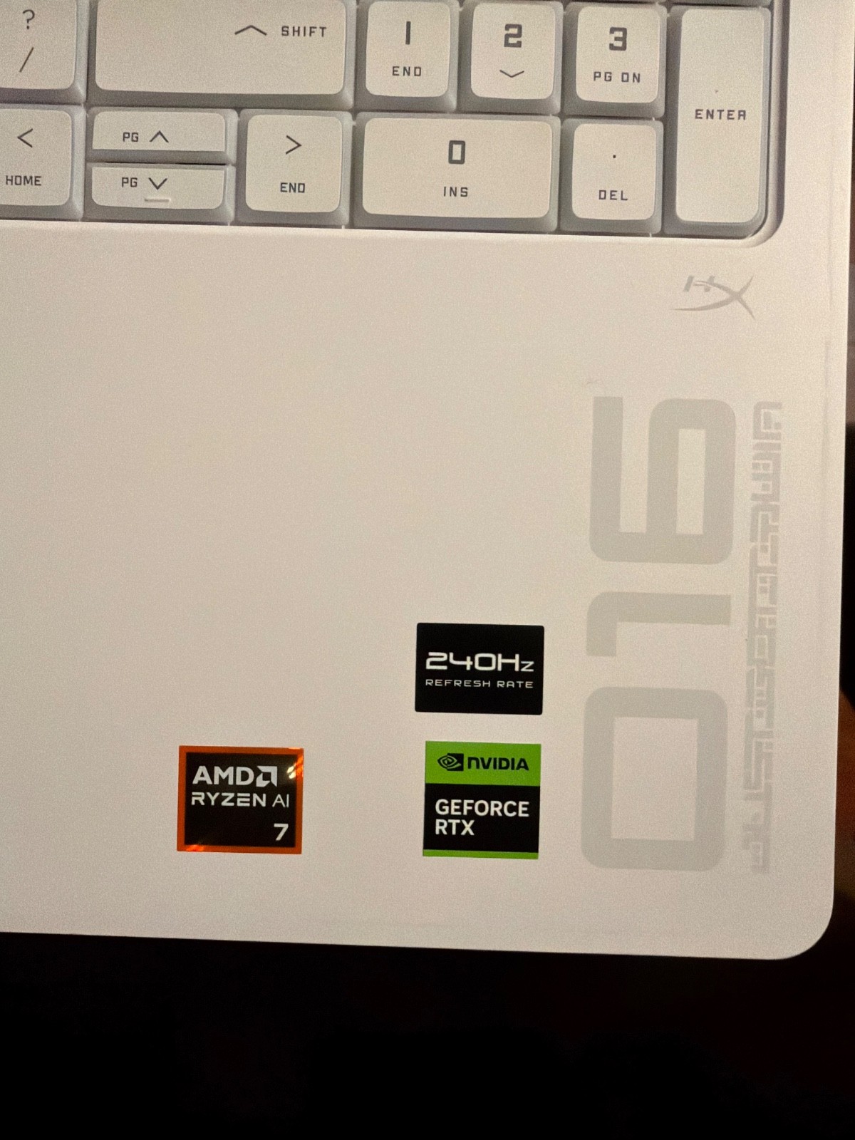 White hp omen max 16 RTX 5060 16gb of ram 240hz display