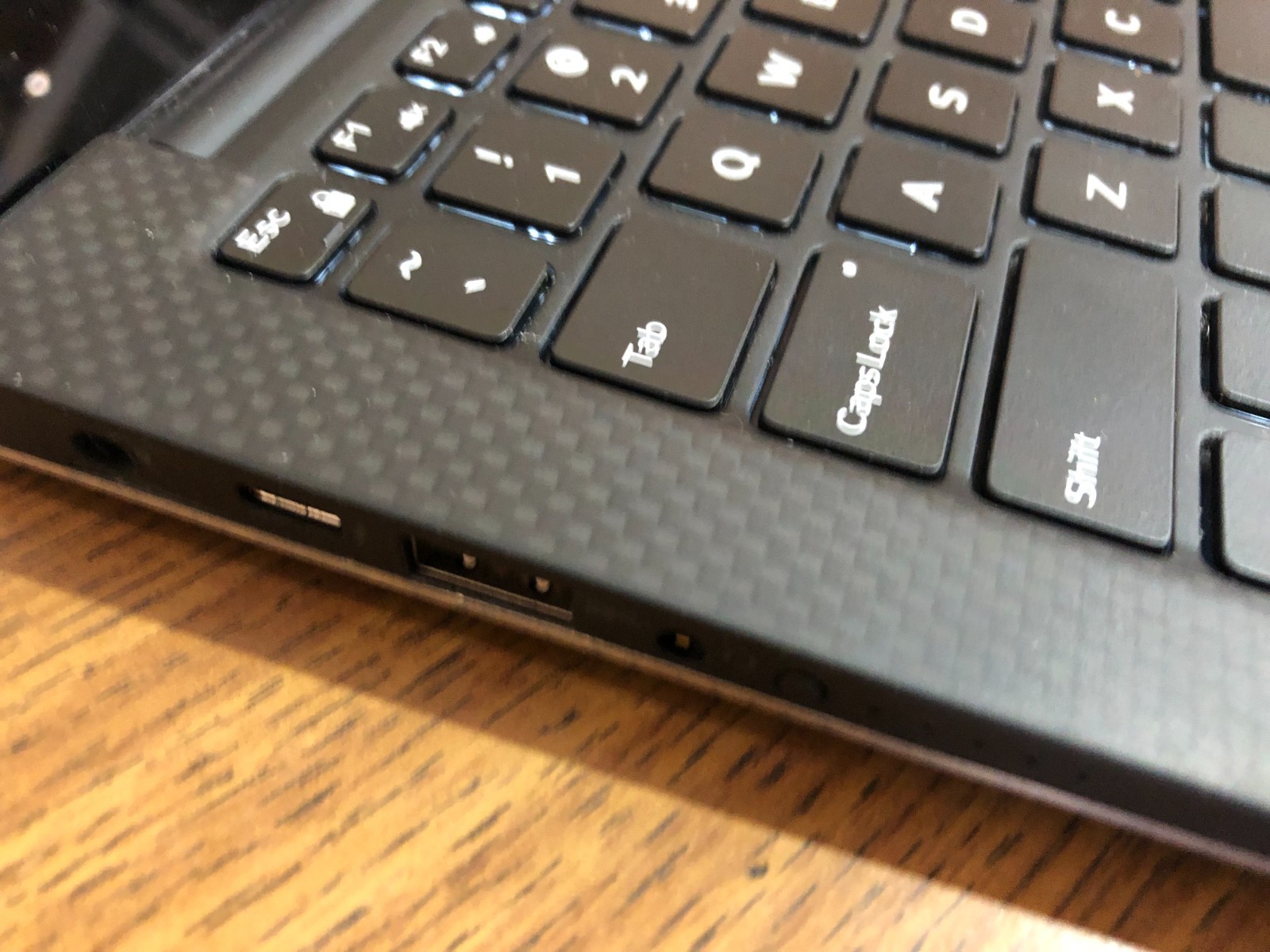 Dell XPS 13 9360 – i7-7560U – 16GB Ram – 512GB SSD – PARTS – SCREEN ISSUES