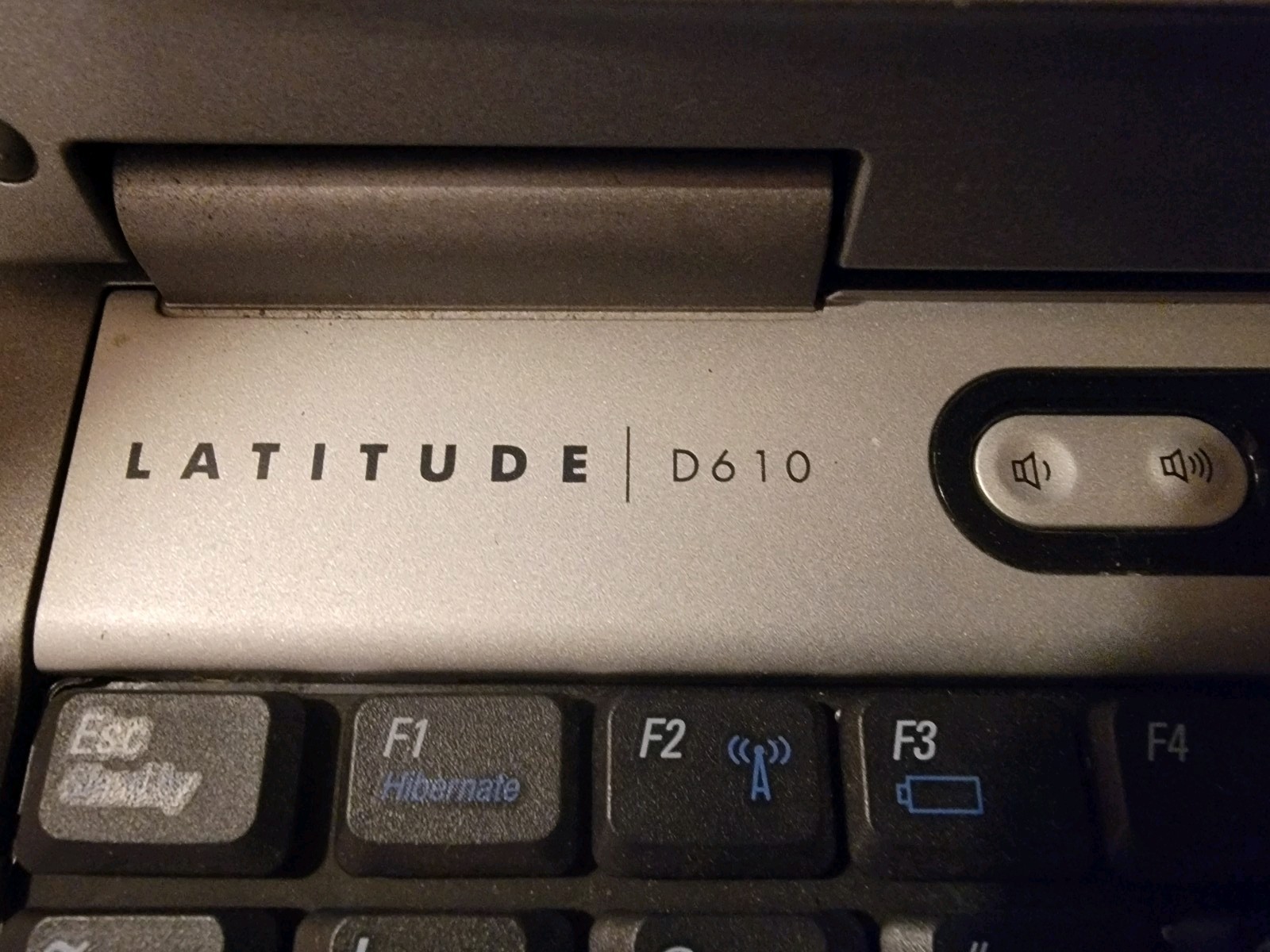 Dell Latitude D610 Laptop Windows XP No Battery