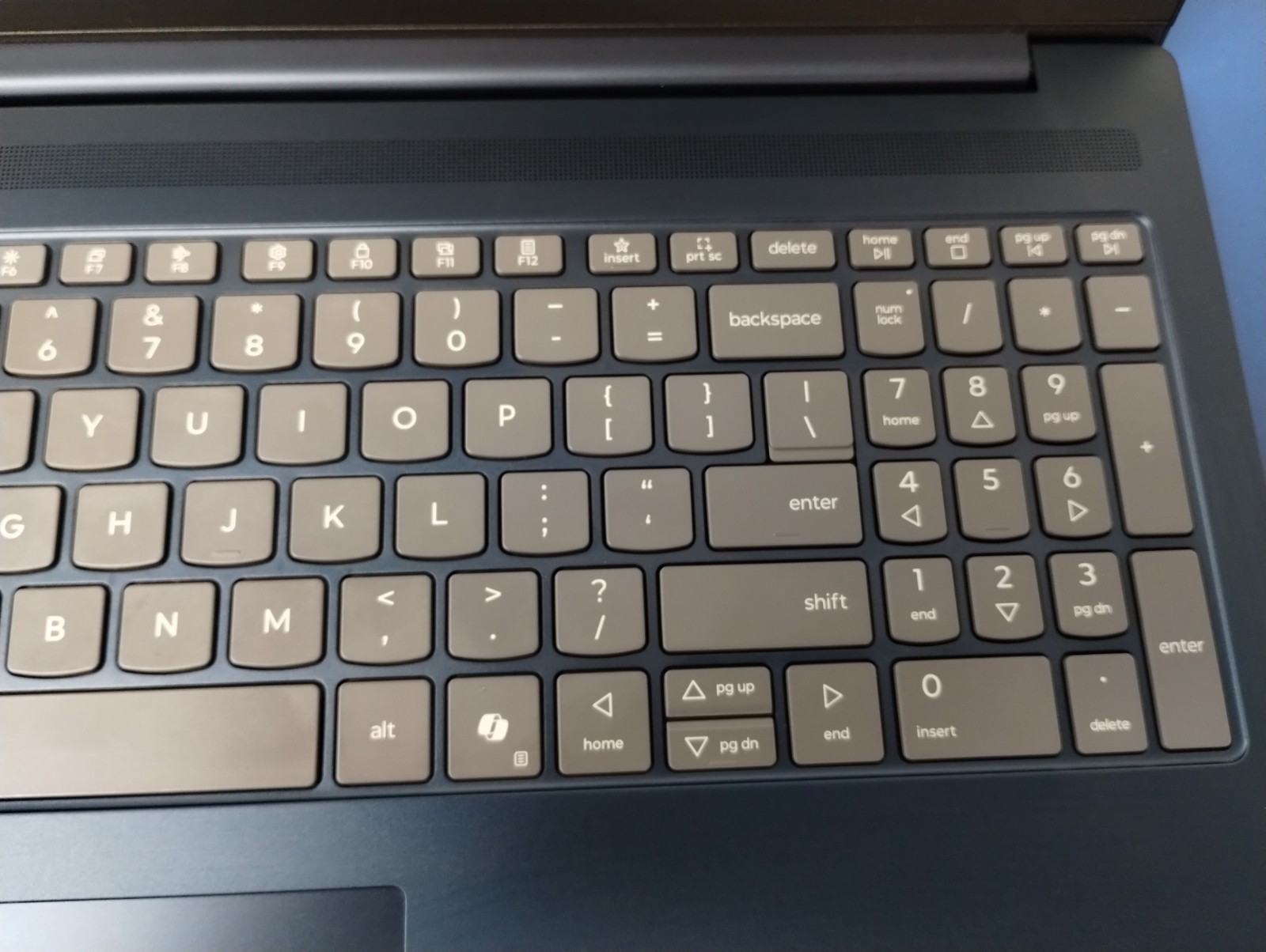 Lenovo IdeaPad 5 2-in-1 16AKP10, AMD Ryzen AI 7 350, 16 GB RAM, 1 TB NVMe SSD