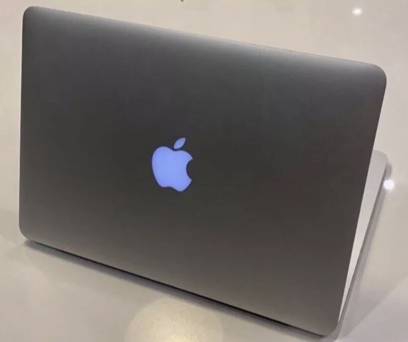 Apple MacBook Pro 13” – macOS 15.X Sequoia – Low Battery Charge Cycles – MINT