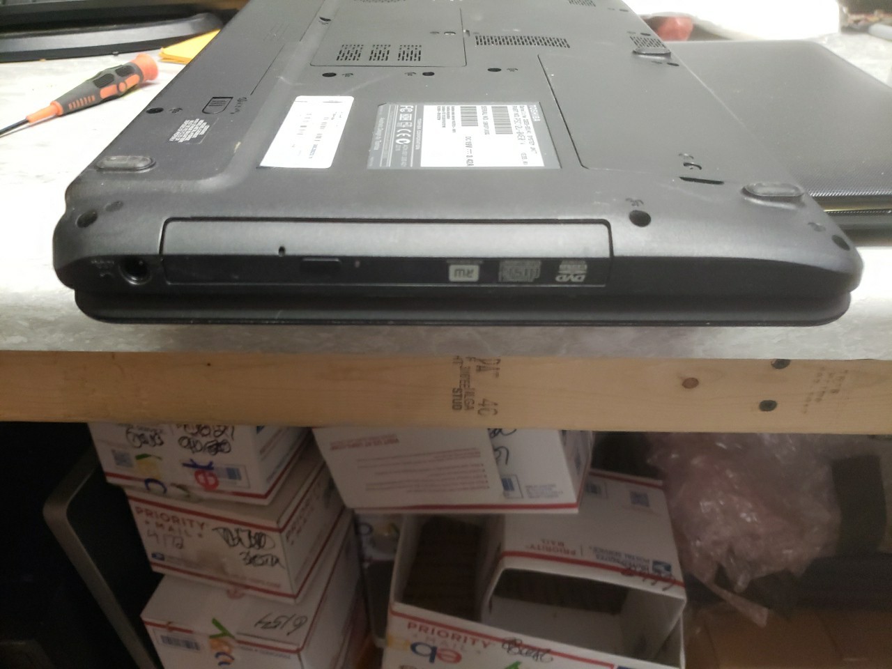 Toshiba Satellite C655D amd e300 1.30ghz 15″ Laptop 4 GB RAM free shipping