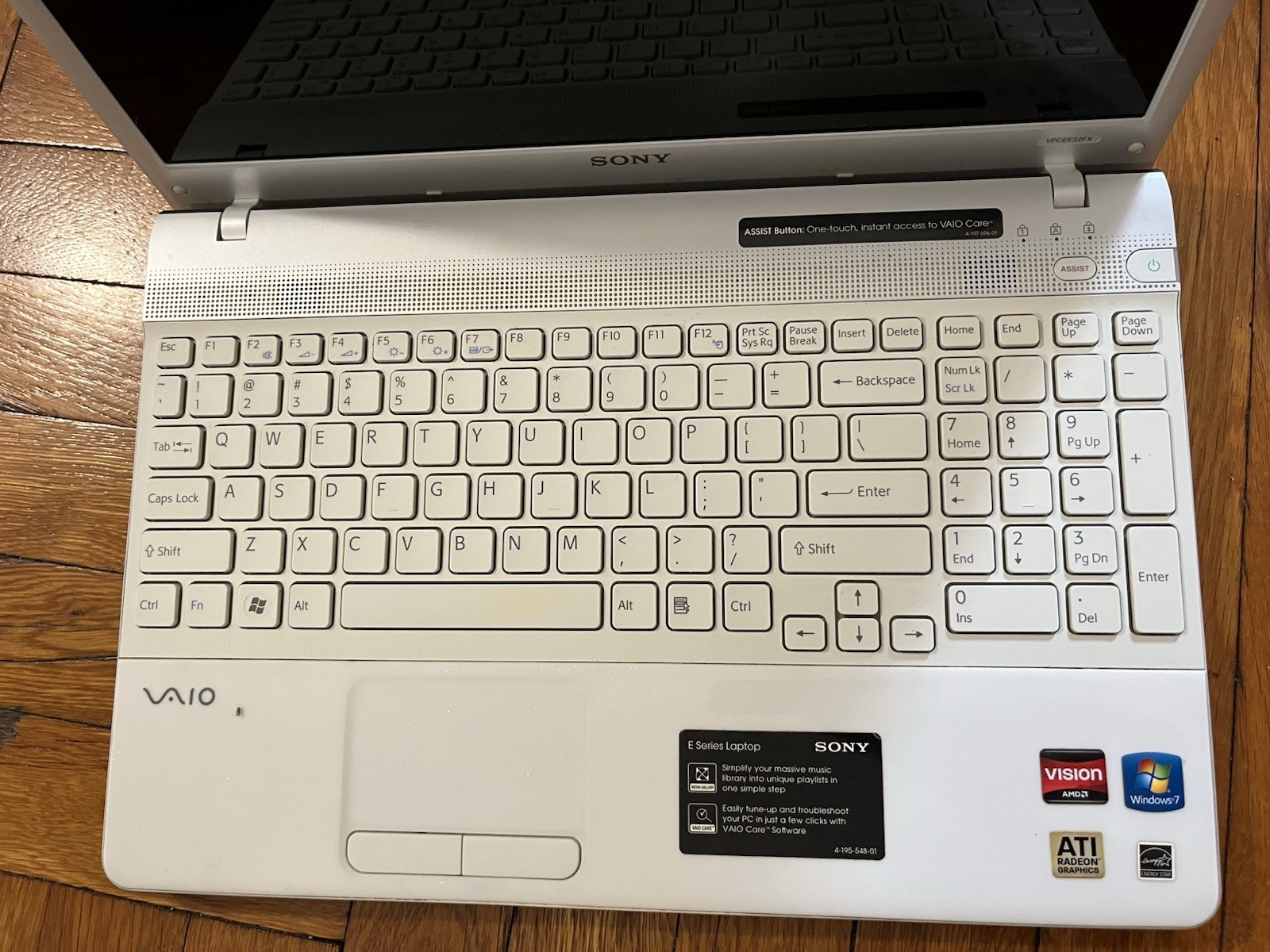 Sony VAIO VPCEB23FX E Series 15.5″ Laptop White AMD 4GB 500GB Win 7 ATI