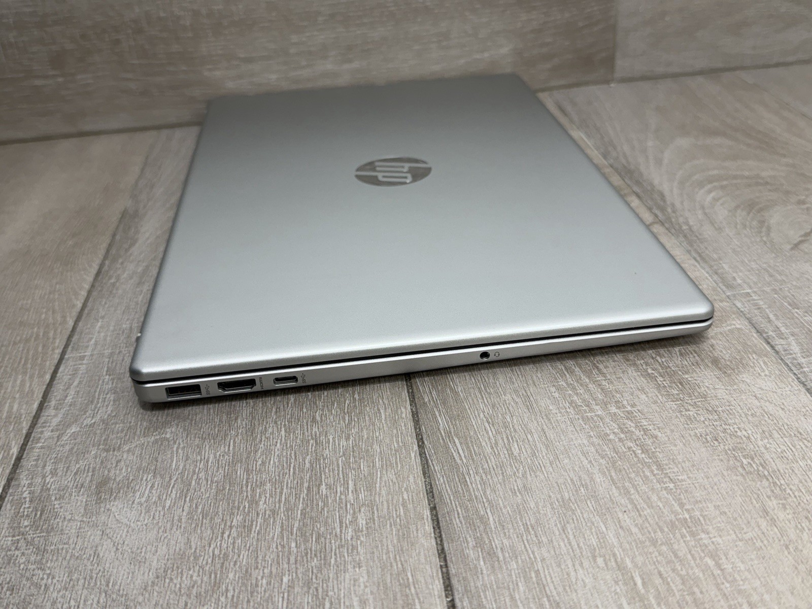HP 15-FD0127DX 15.6″ Touch Laptop Core i7-1355U 16GB RAM 512GB NVMe Win-11