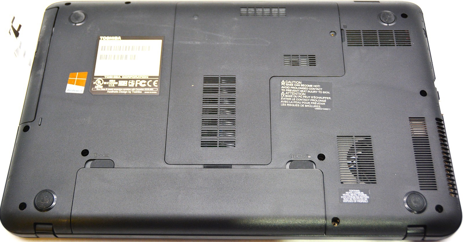 Toshiba Satellite C855D AMD E1-1200 NO OS/NO STORAGE/NO AC *PARTS/REPAIR/READ*