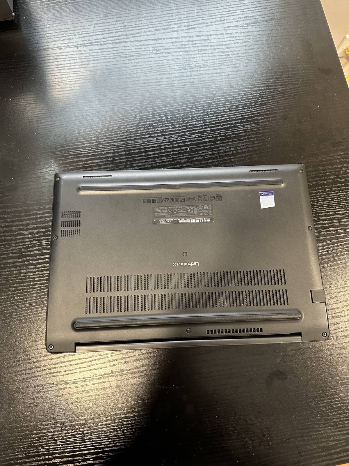 Dell Latitude 7390 Intel Core i7-8650U 1.9GHz NO RAM NO SSD 13.3″ For Parts