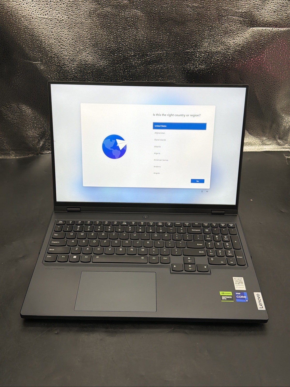2024 Lenovo Legion Pro 7 16IRX8H 16″ (i9-13th @5.40GHz, 32GB RAM, 2TB SSD, 4090)
