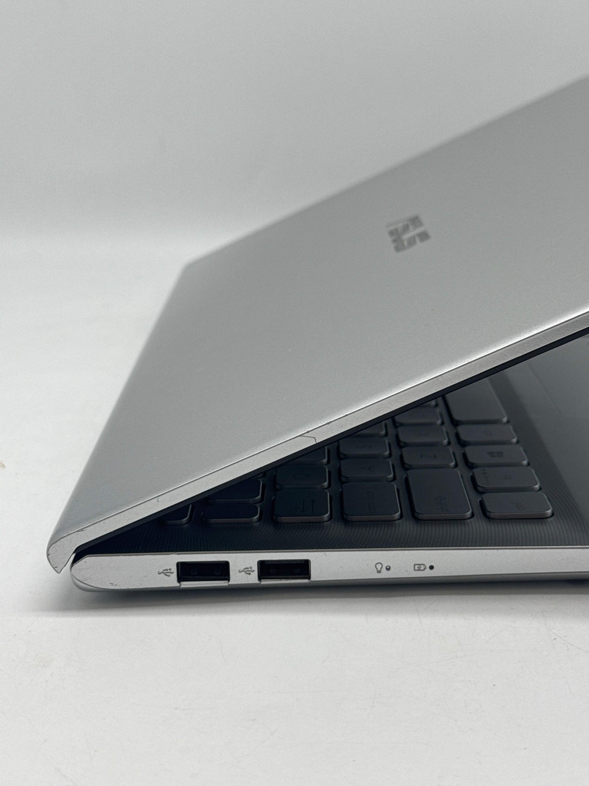 ASUS VIVOBOOK x512d Ryzen 7 3700u 12GB RAM 512GB SSD Windows 11