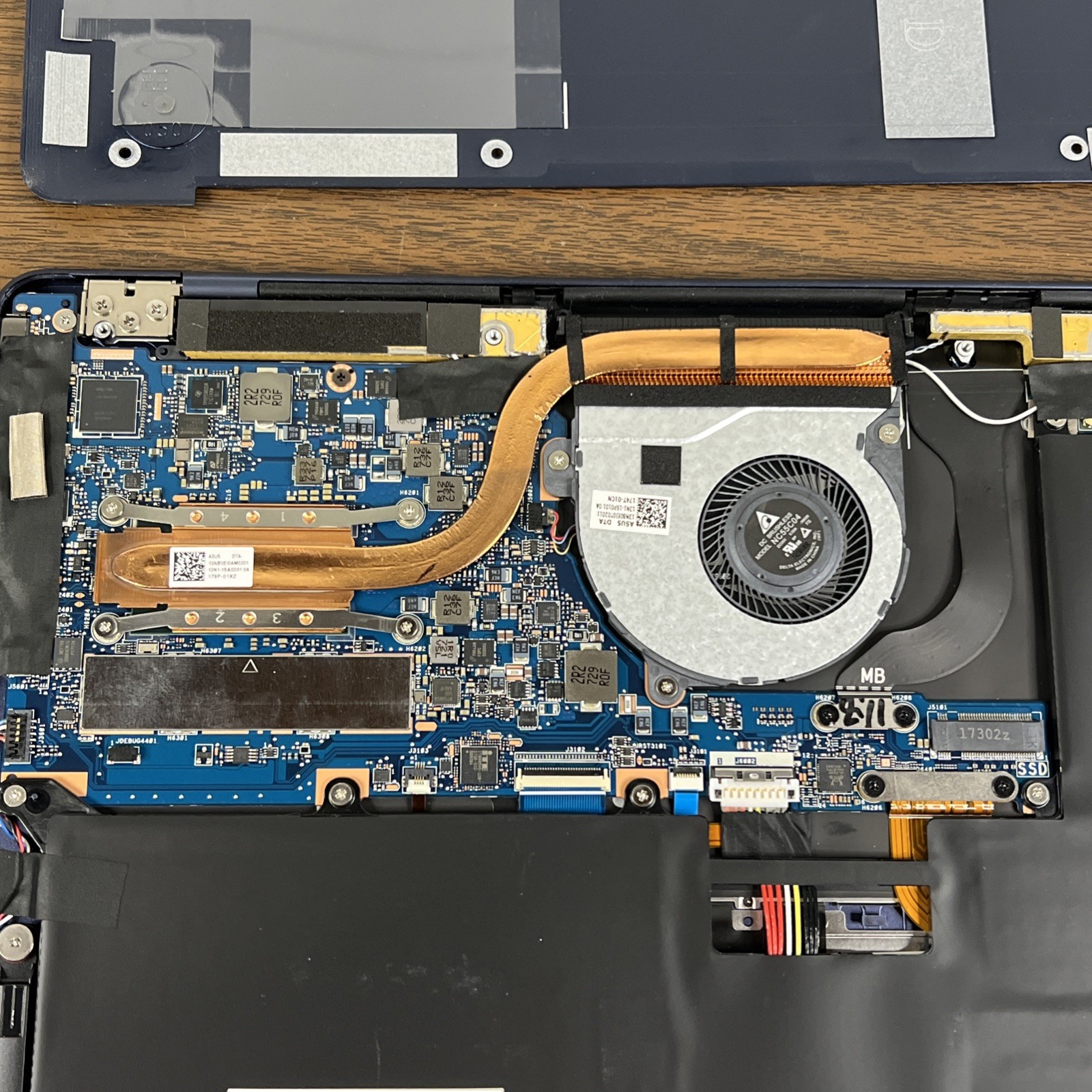 ASUS ZENBOOK UX490U I7 8GB RAM (POWERS ON, NO IMAGE) NO SSD – FOR PARTS/REPAIR