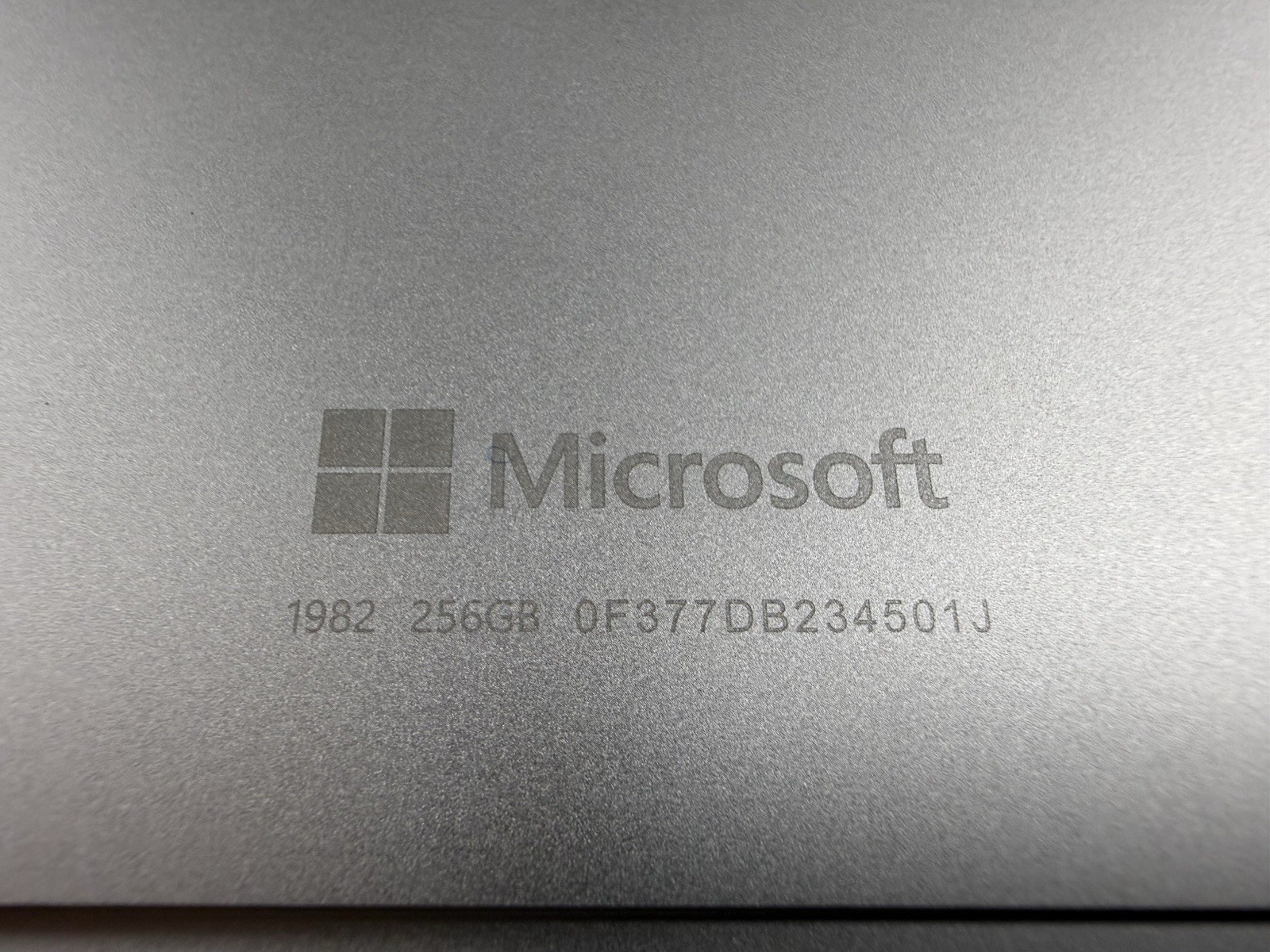 Microsoft Surface Pro 8 (1982) i5-1145G7 – 16GB RAM – 256GB 120Hz – Win 11 Pro