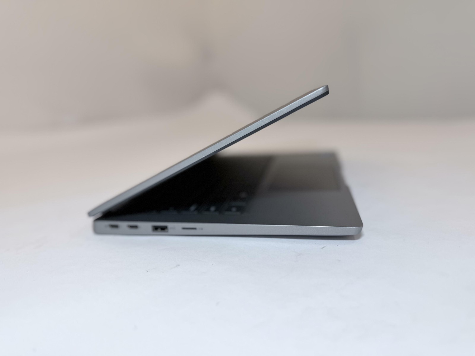 DELL LATITUDE 5330 13″ Laptop Core i5-1245U 16GB 256GB NVMe Windows 11 Pro -Good