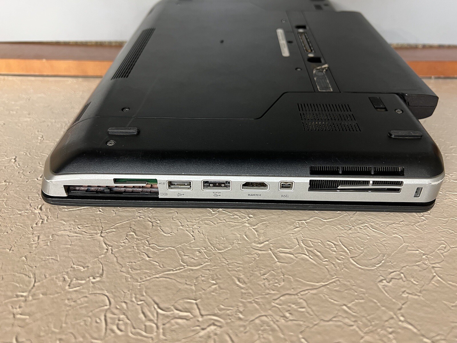 Dell Latitude E5520 Intel Core i3-2350 2.30GHz 4GB RAM 320GB HDD WEBCAM Win 10