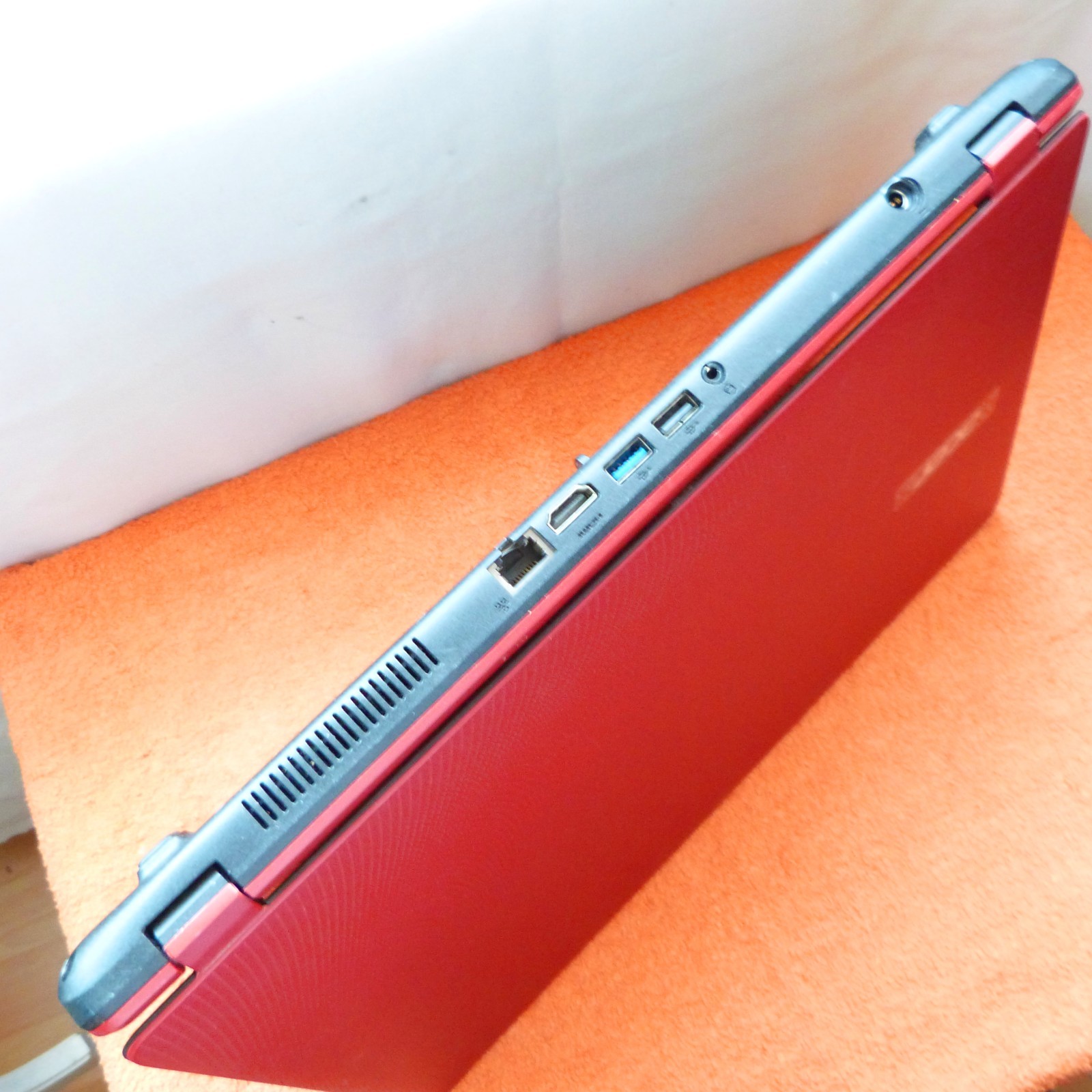 Acer ES1 571 UltraBook 15″ RED DESIGN l 1TB Windows 11 l HDMI USB3 DVDRW