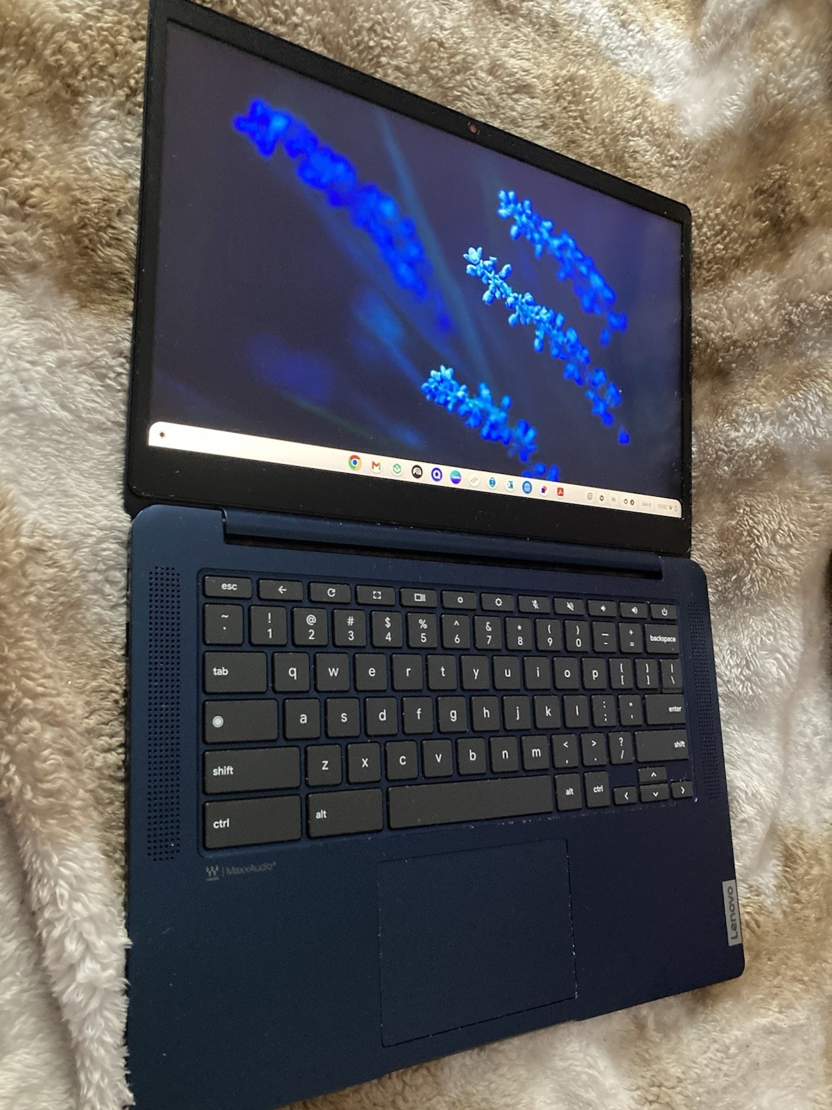 Lenovo IdeaPad Slim 3 Chromebook 14″ Full HD Touchscreen Laptop WITH CHARGER