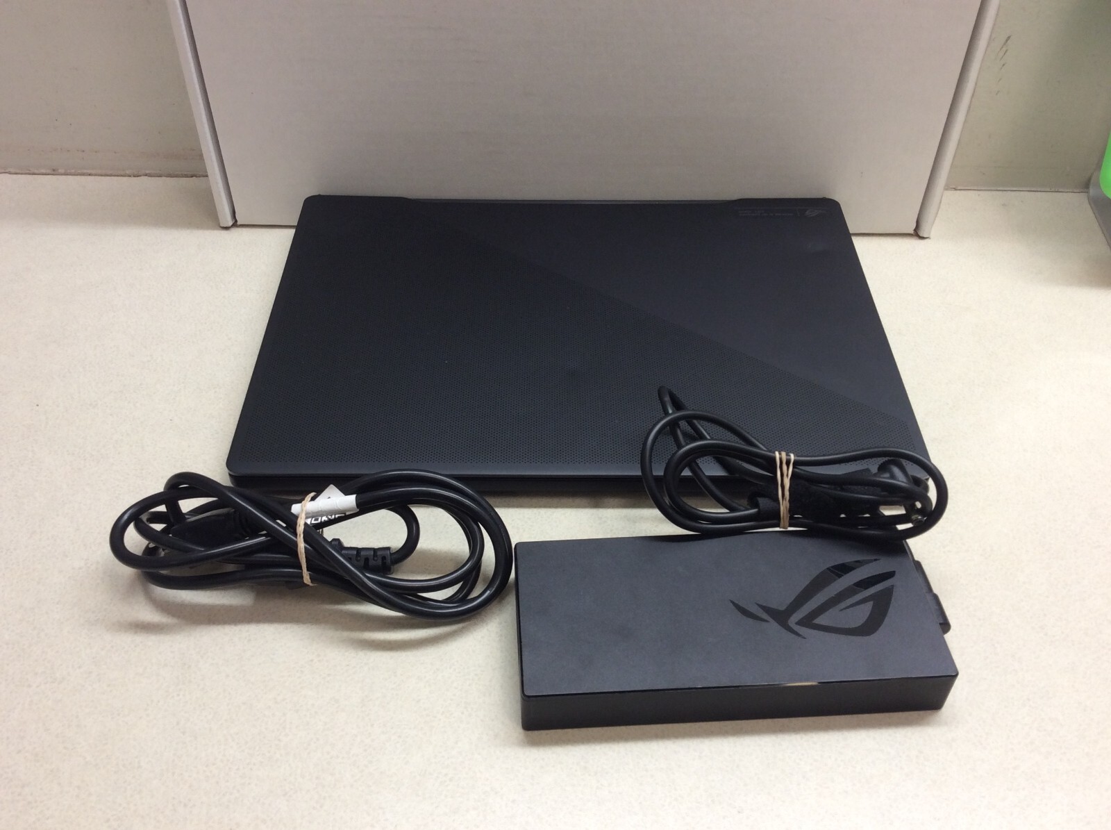 ASUS ROG Zephyrus M16 16″ i9-13900H 2.6GHz 16GB RAM 1TB SSD GeForce RTX 4070