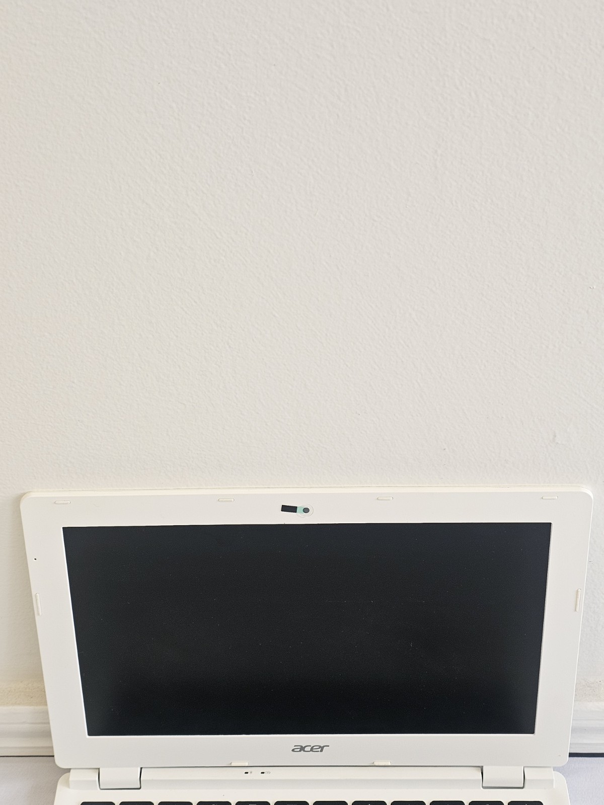 Acer Chromebook 11 CB3-111 Laptop – Intel Celeron N2840 – 2GB RAM 16GB SSD READ