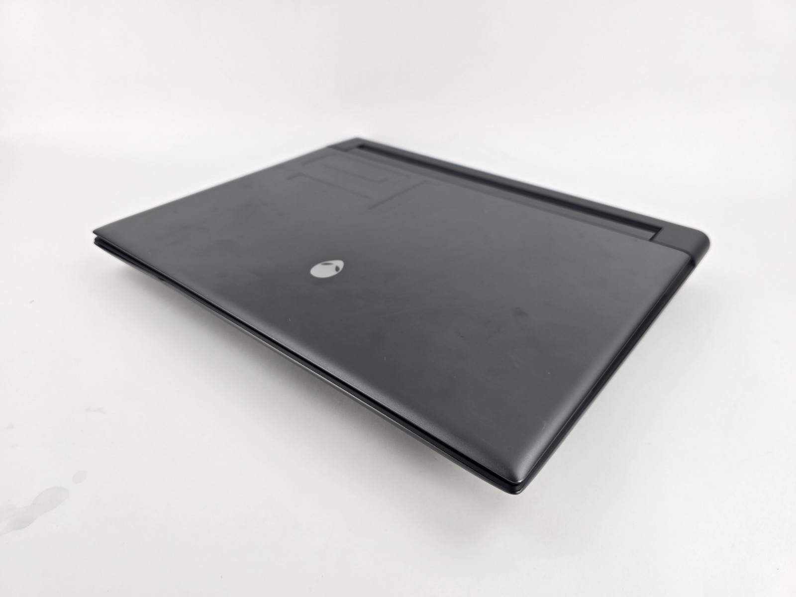 Alienware M16 R1 16″ Ryzen 9 7845HX 16GB 1TB RTX 4080 – For Parts – AS-IS