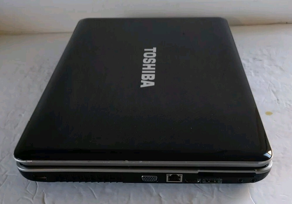 TOSHIBA SATELLITE A505D-S 15.6″ 500GB 8GB AMD Turion X2 Ultra 2.30 GHz Win 7 PRO