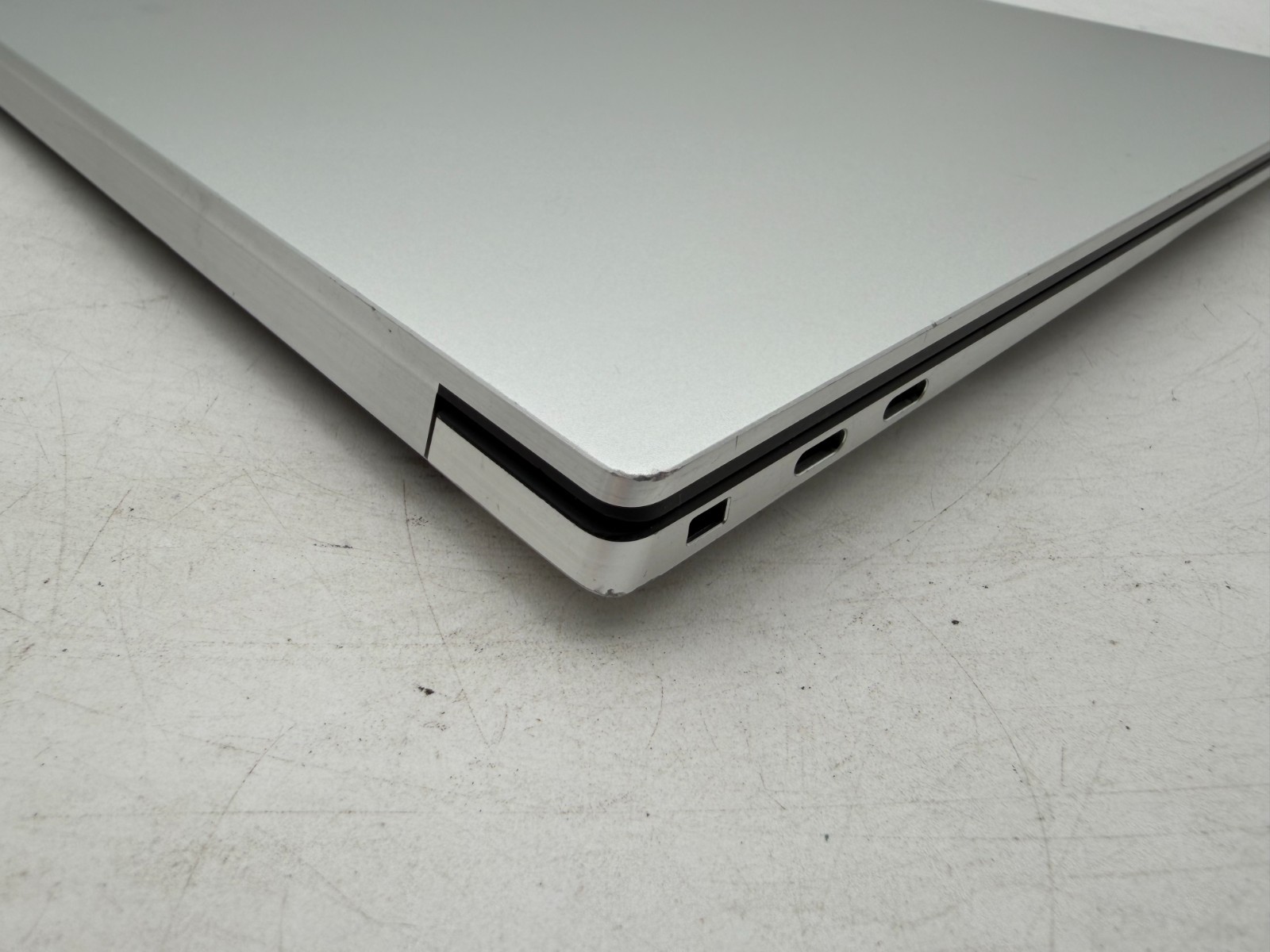 Dell XPS 15 9500 15.6″ 512 GB SSD 8 GB RAM i5-10300H Windows 11 Pro