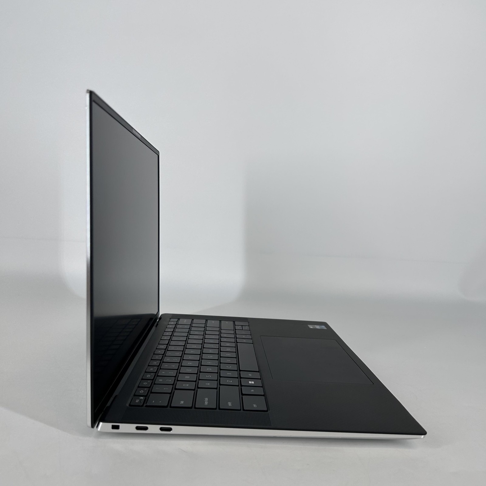 Dell XPS 15 9530 FHD+ 2.4 GHz i7-13700H 32GB 512GB SSD RTX 4060 BENT FRAME