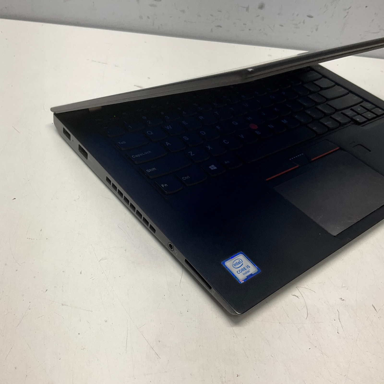 Lenovo ThinkPad T460s | 14.1″ | Core i5-6200U | 4GB RAM | 256GB SSD Win 10 Pro