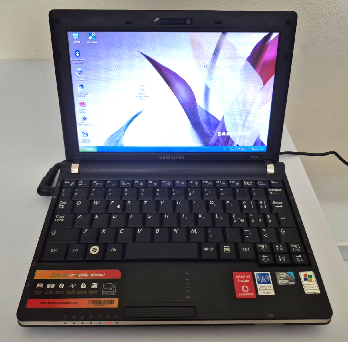 Samsung NC10 Netbook Black Defective Keyboard No Charger XP