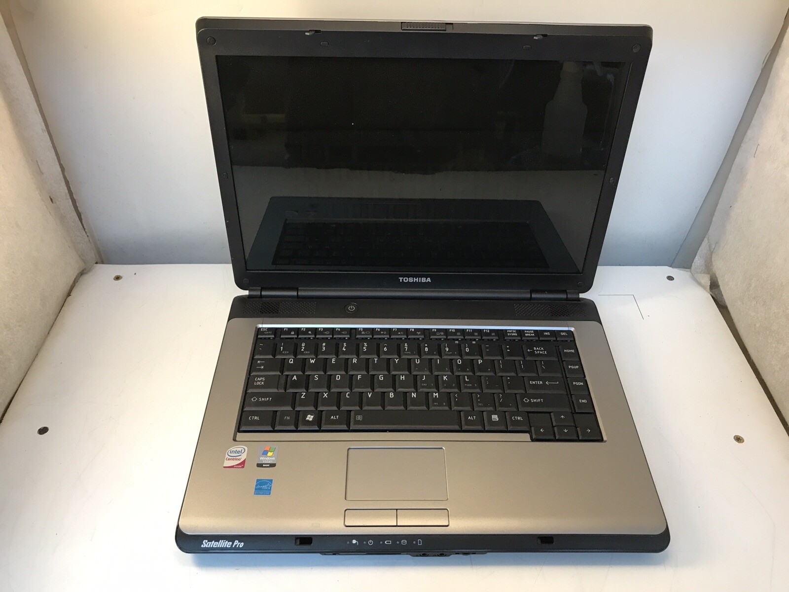 Toshiba Satellite Pro L300 Intel Core 2 Duo CPU T5870 @ 2.00GHz Booted to BIOS