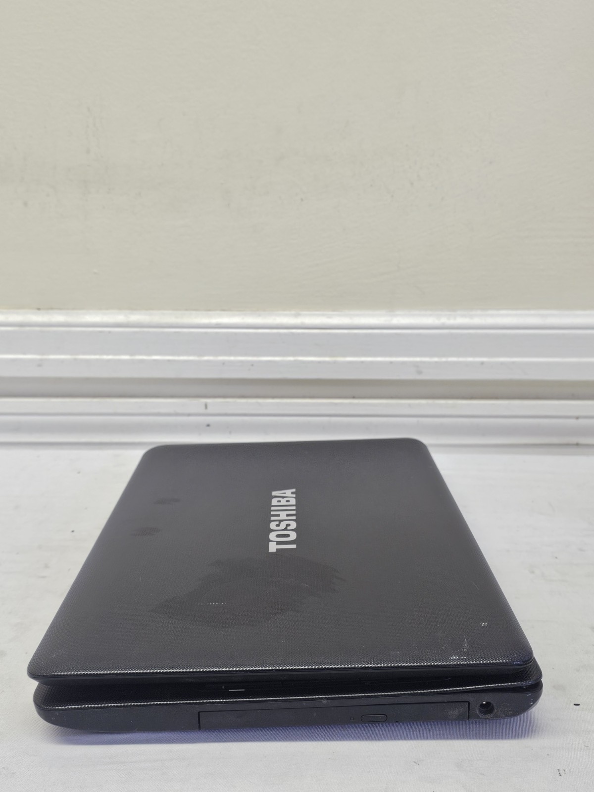 Toshiba Satellite C655D Laptop – AMD E-300 – 4GB RAM – 320GB HDD RUNS SLOW READ