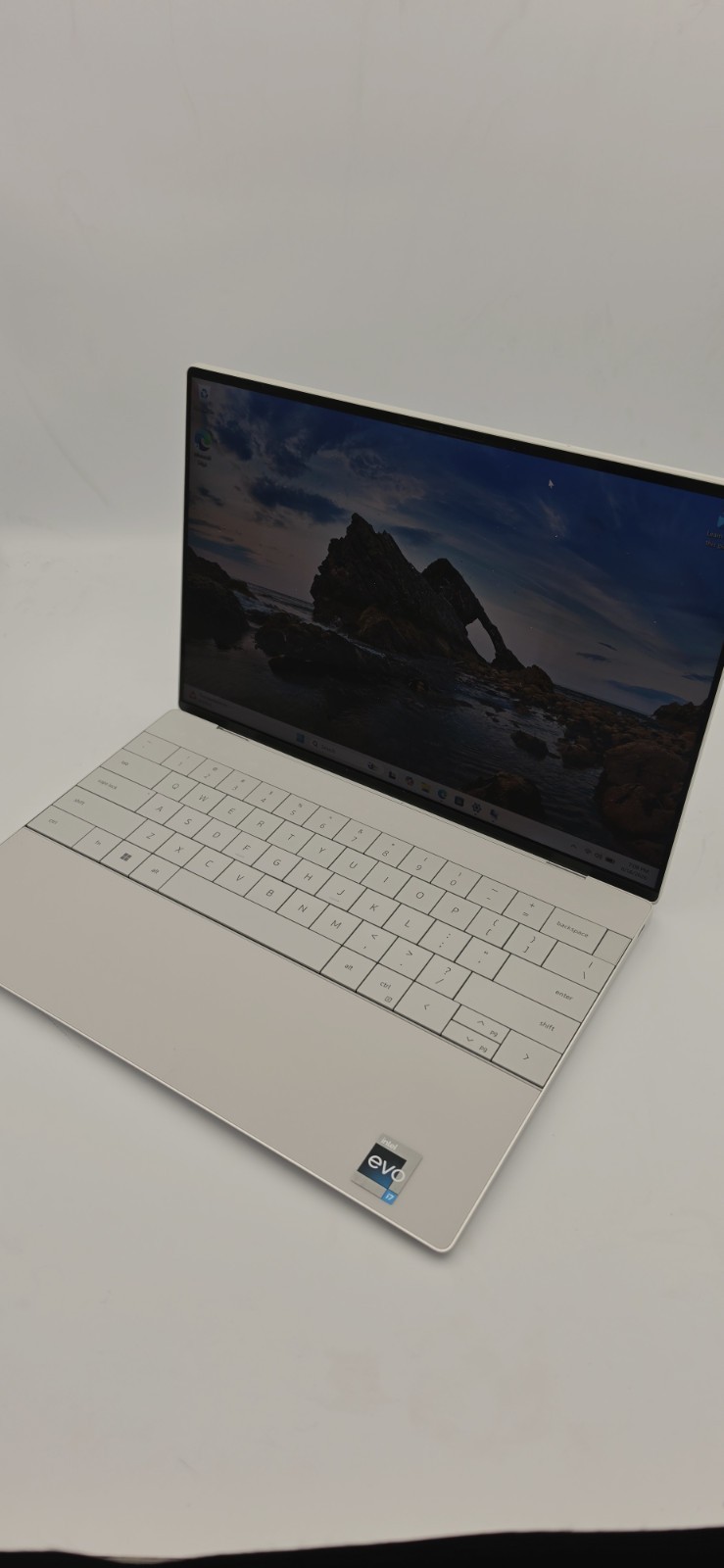 Dell XPS 13 9320 13.4″ (512 GB SSD, i7-1260P, 4.70GHz, 16GB RAM) Laptop – Silver