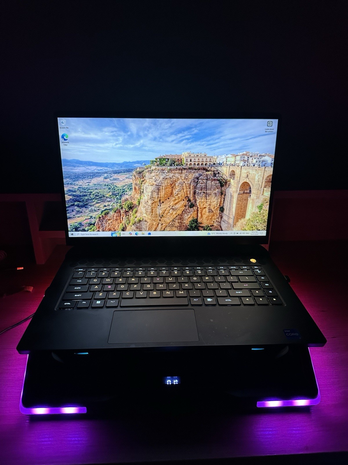 Alienware m15 R7 i7-12700H 16GB RTX 3060 15.6in 512GB SSD Win 11 + Mouse, Coole
