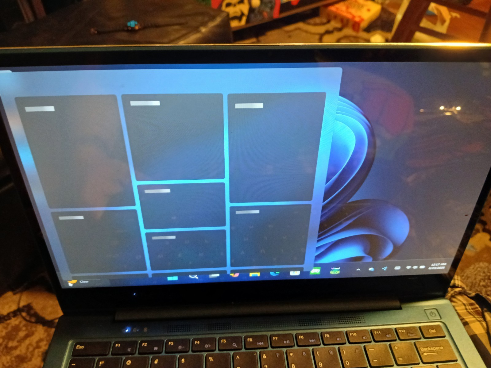Gateway GWTN133-1BK 13.3″ Ultra Slim Notebook – Snapdragon 850, LTE, 4GB RAM