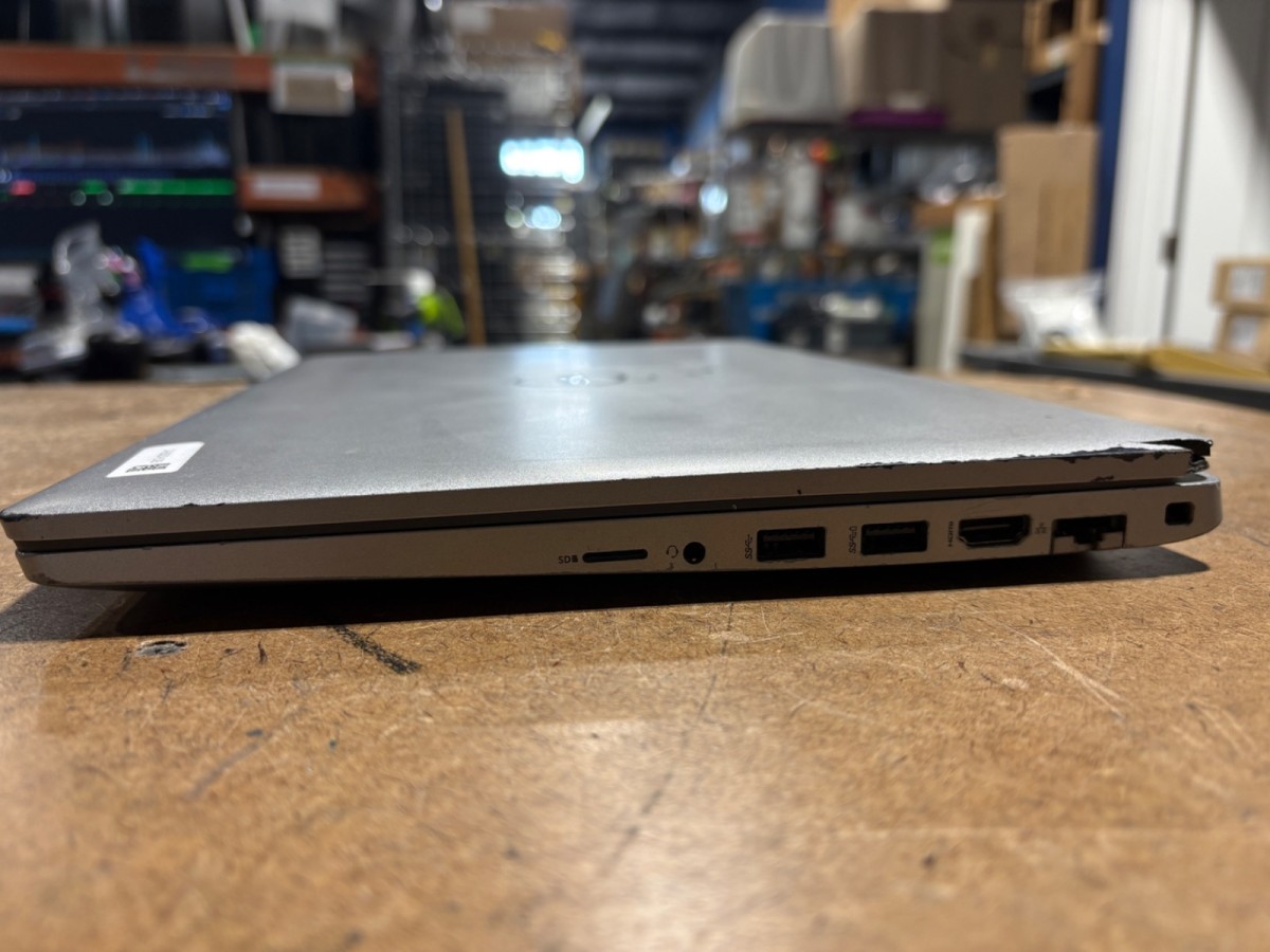 Dell Latitude 5520 15.6″ FHD i5-1145G7 16GB 256GB SSD No Charger/OS READ