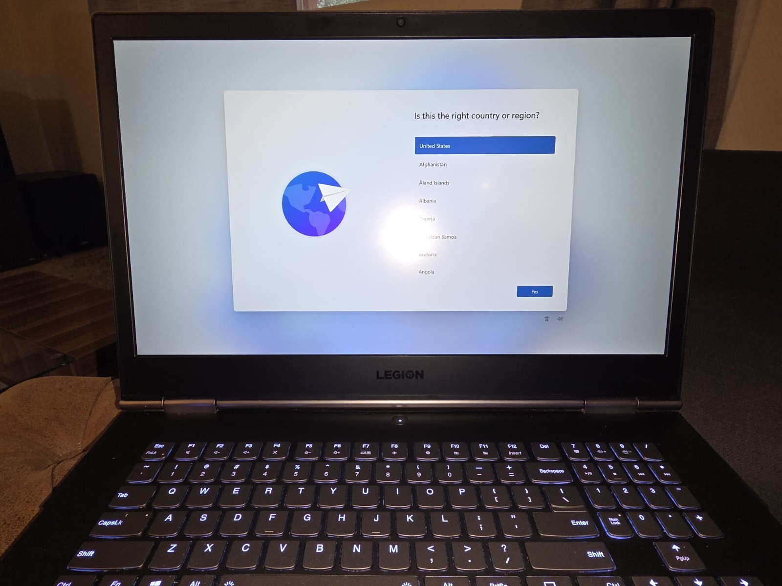 Lenovo Legion Y730-17IN Laptop i5-8300H 2.30 GHz 8GB DDR 1 TB HD GTX 1050Ti 4GB
