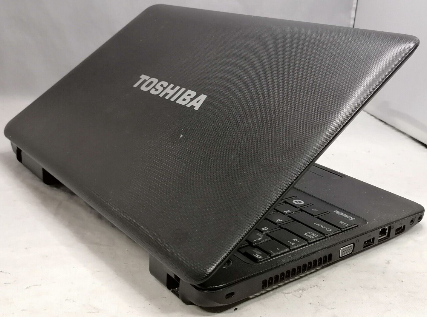FOR PARTS 15.6″ Toshiba Satellite C655D-S5228 (AMD C-50/1.0 GHz/NO RAM/NO HDD)