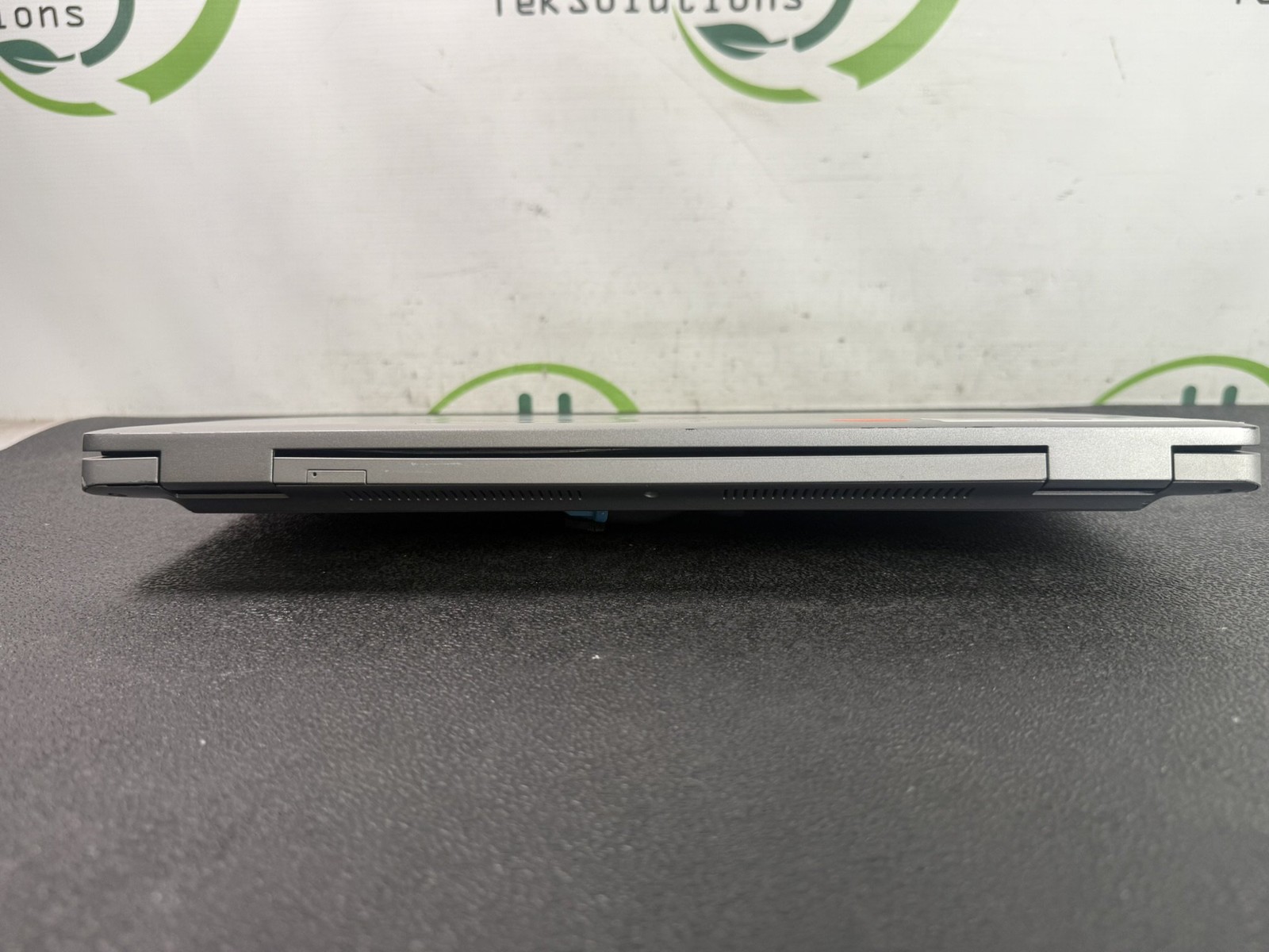 Dell Precision 3560 15.6″ i7-1185G7 3.0GHz 32GB NO SSD NVIDIA Quadro T500 – READ