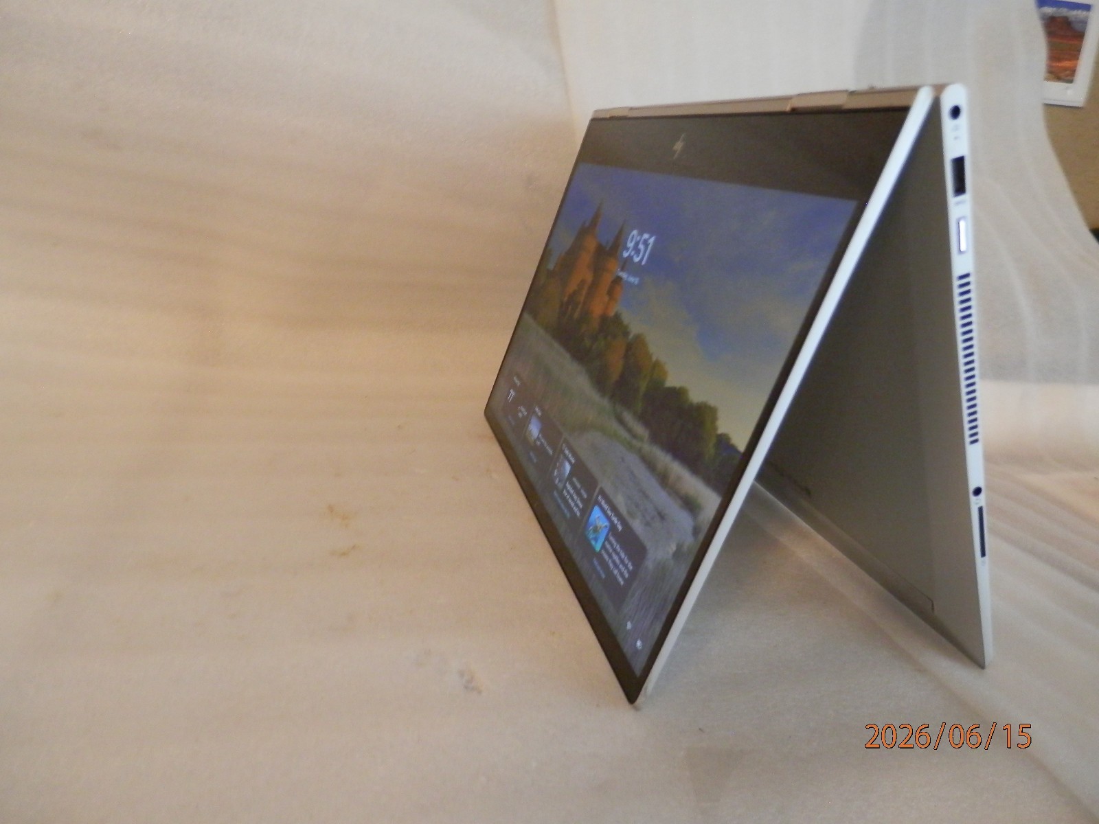 HP ENVY x360 15m-dr0012dx , Intel Core i7-8565U,512GB SSD 16GB RAM A/C Charger*