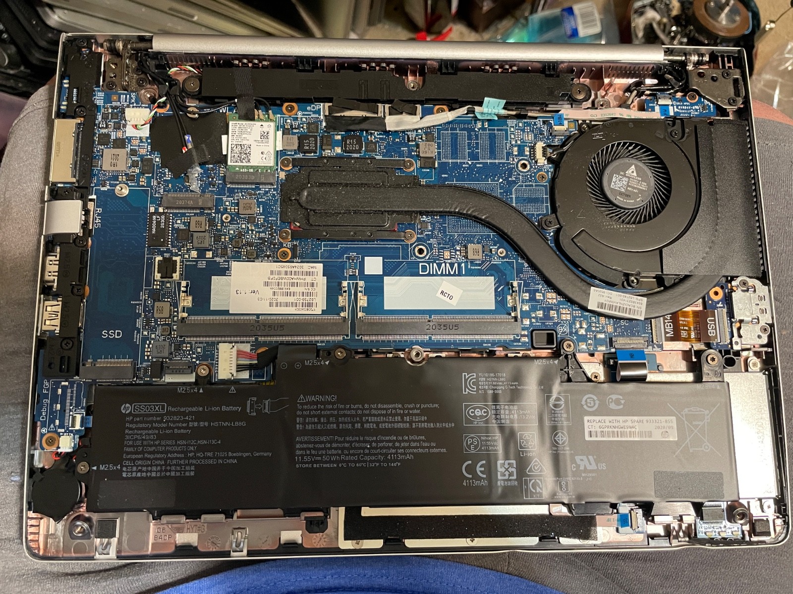 HP EliteBook 840 G6 14″ i5-8265. Missing parts and bad screen.