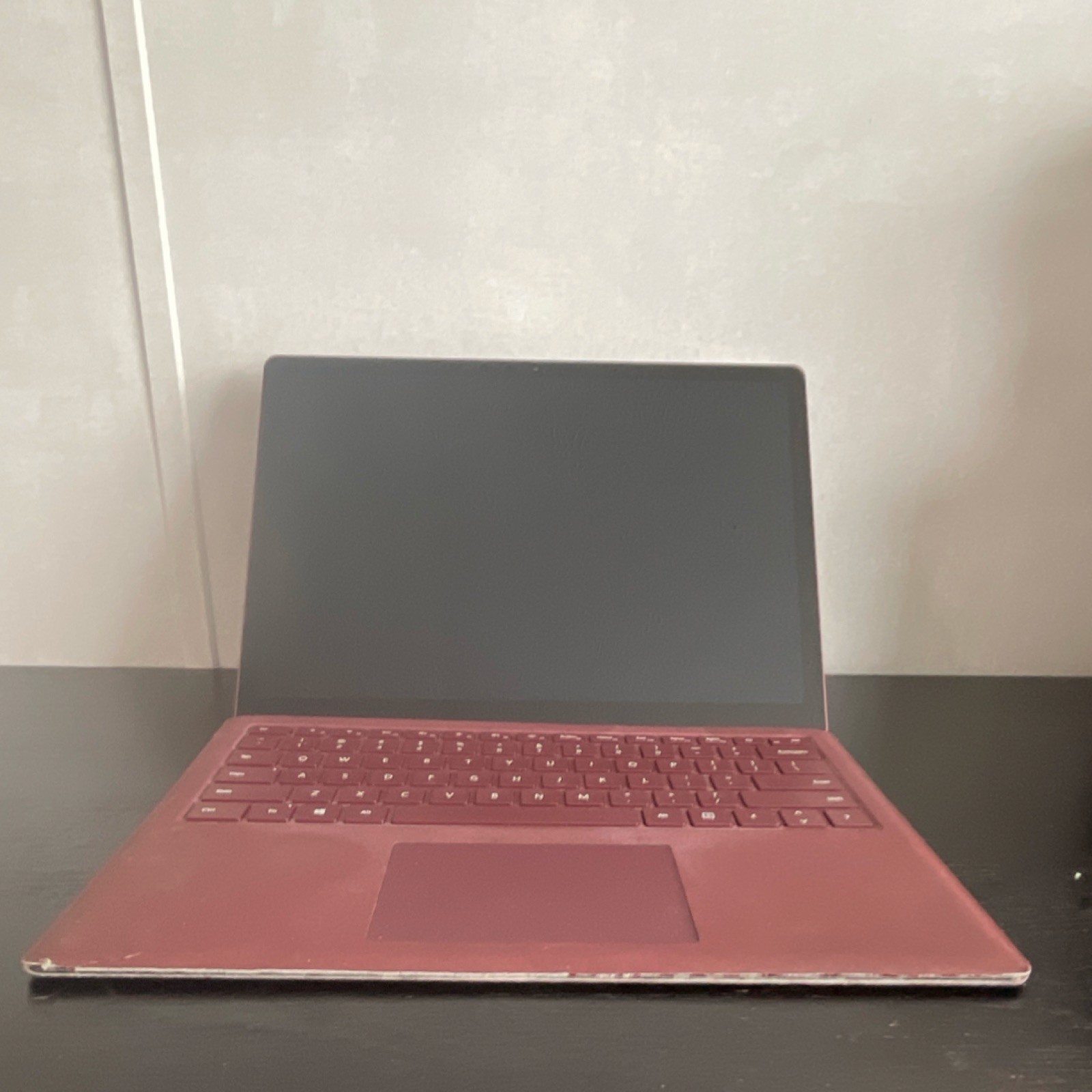 Microsoft Surface Laptop 2 – Burgundy