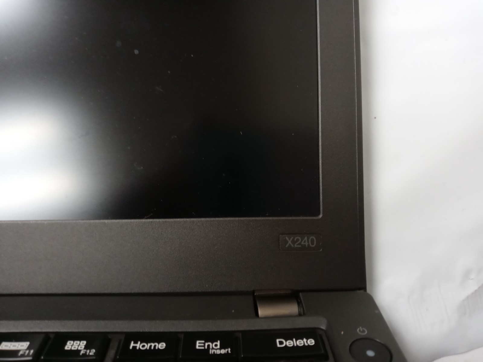 Lenovo ThinkPad X240 12.5″ i7-4600U 2.1GHz 8GB/0GB Webcam Laptop [No OS/AC]