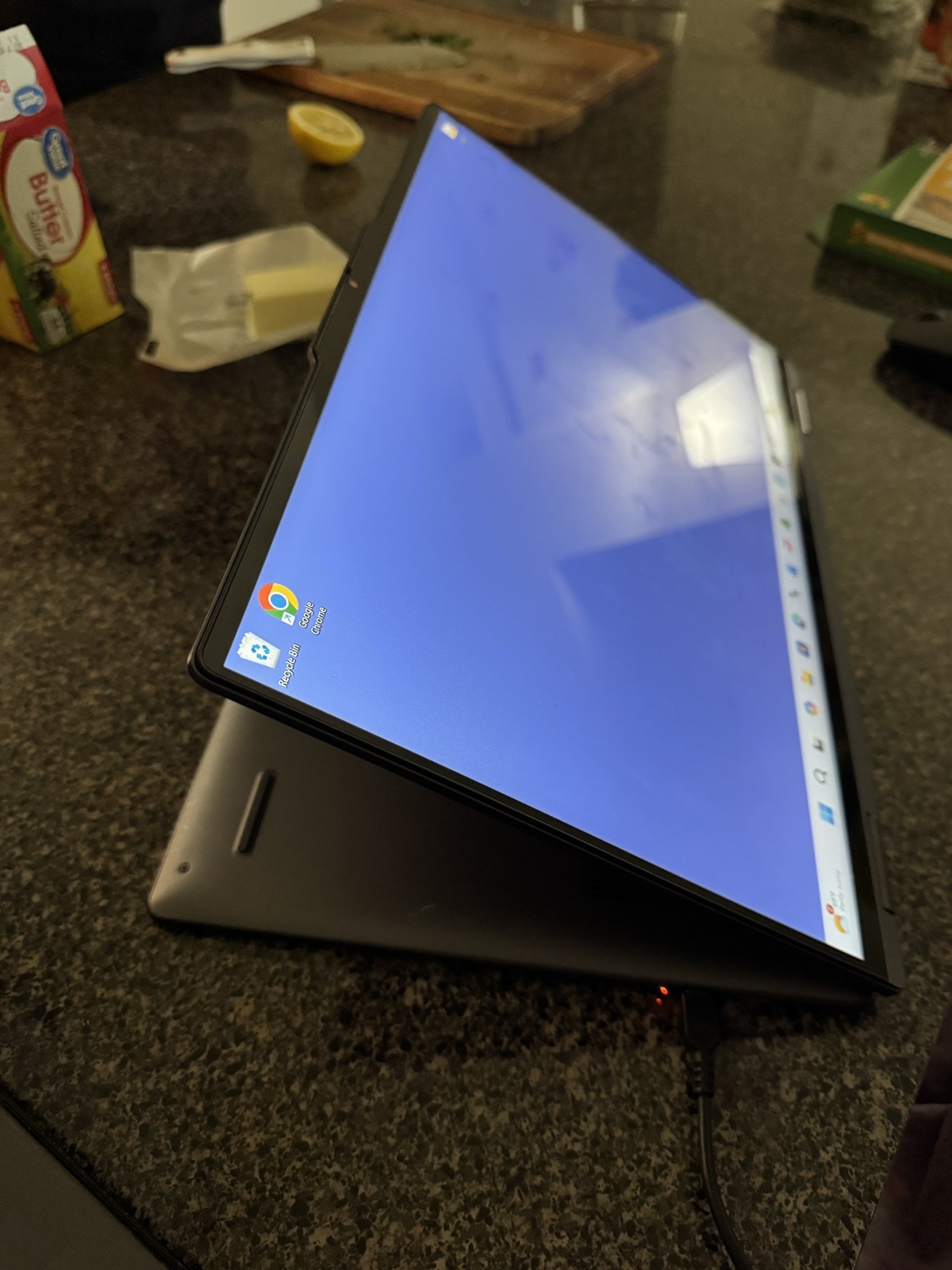 Lenovo Yoga 7 16IAP7 16″ (256GB SSD, Intel Core i5 12th Gen., 4.40 GHz, 8GB)…