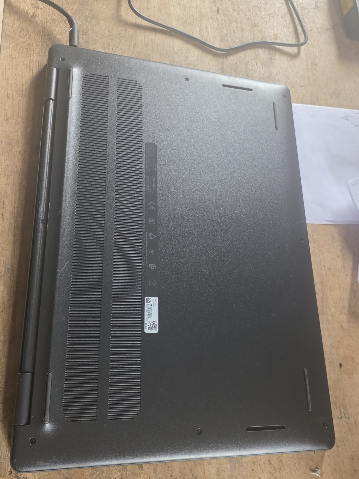 Dell Dc16250 16″ Touch Intel® Core™ 7-150U, 10 cores 1 TB SSD 16 GB DDR5 Good